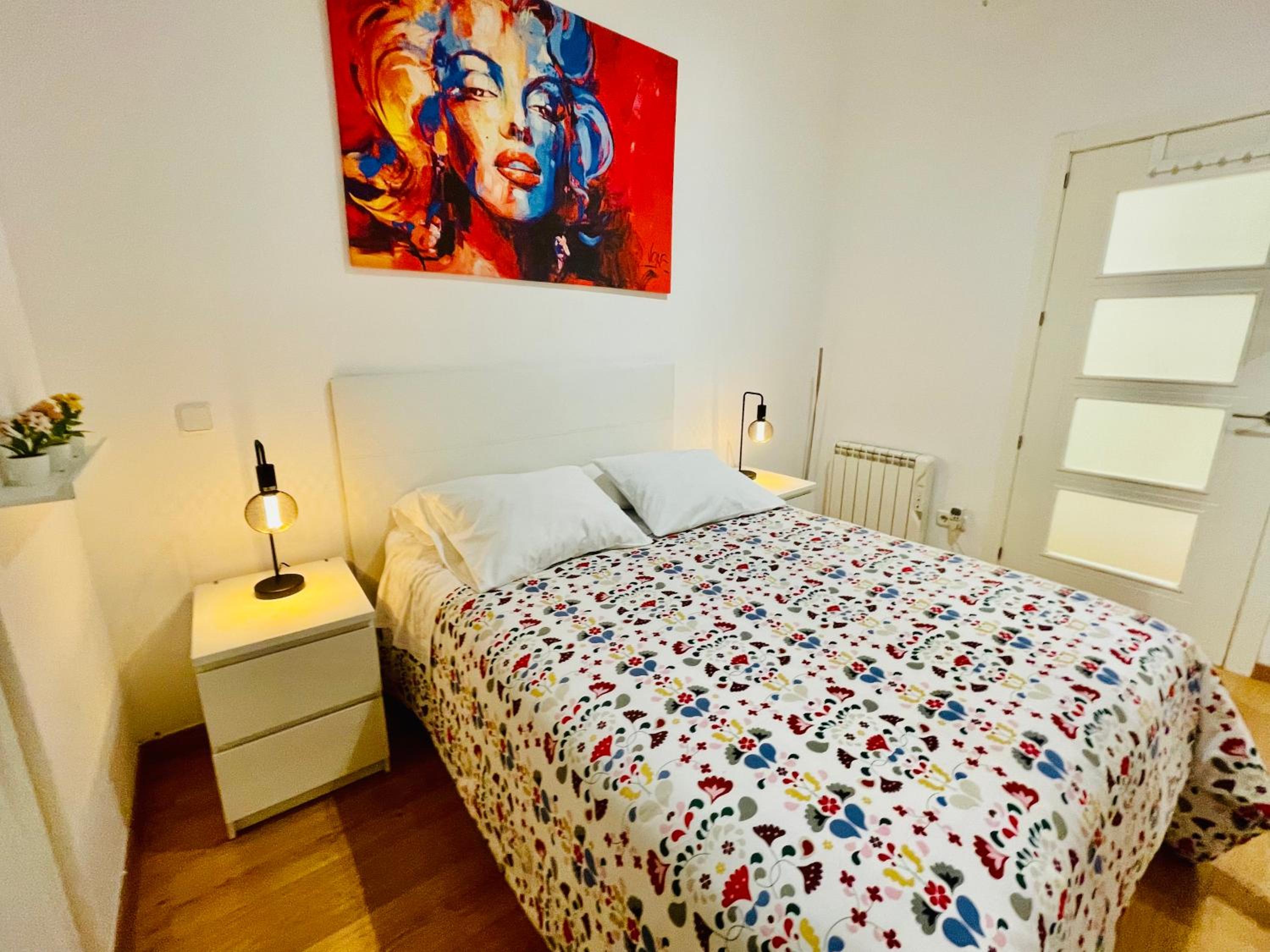 One-Bedroom Apartment photo 2