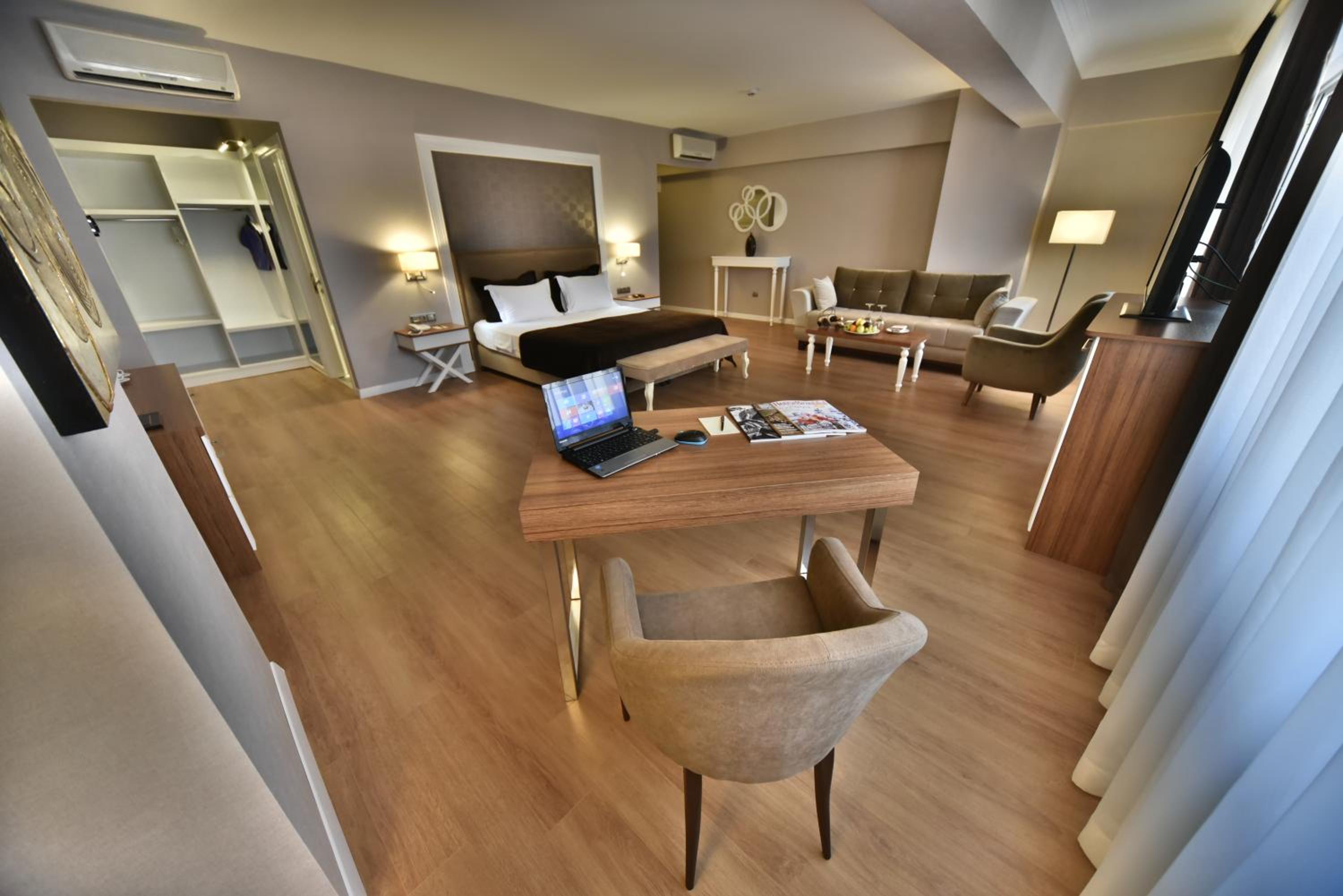 Executive Suite with Spa Bath