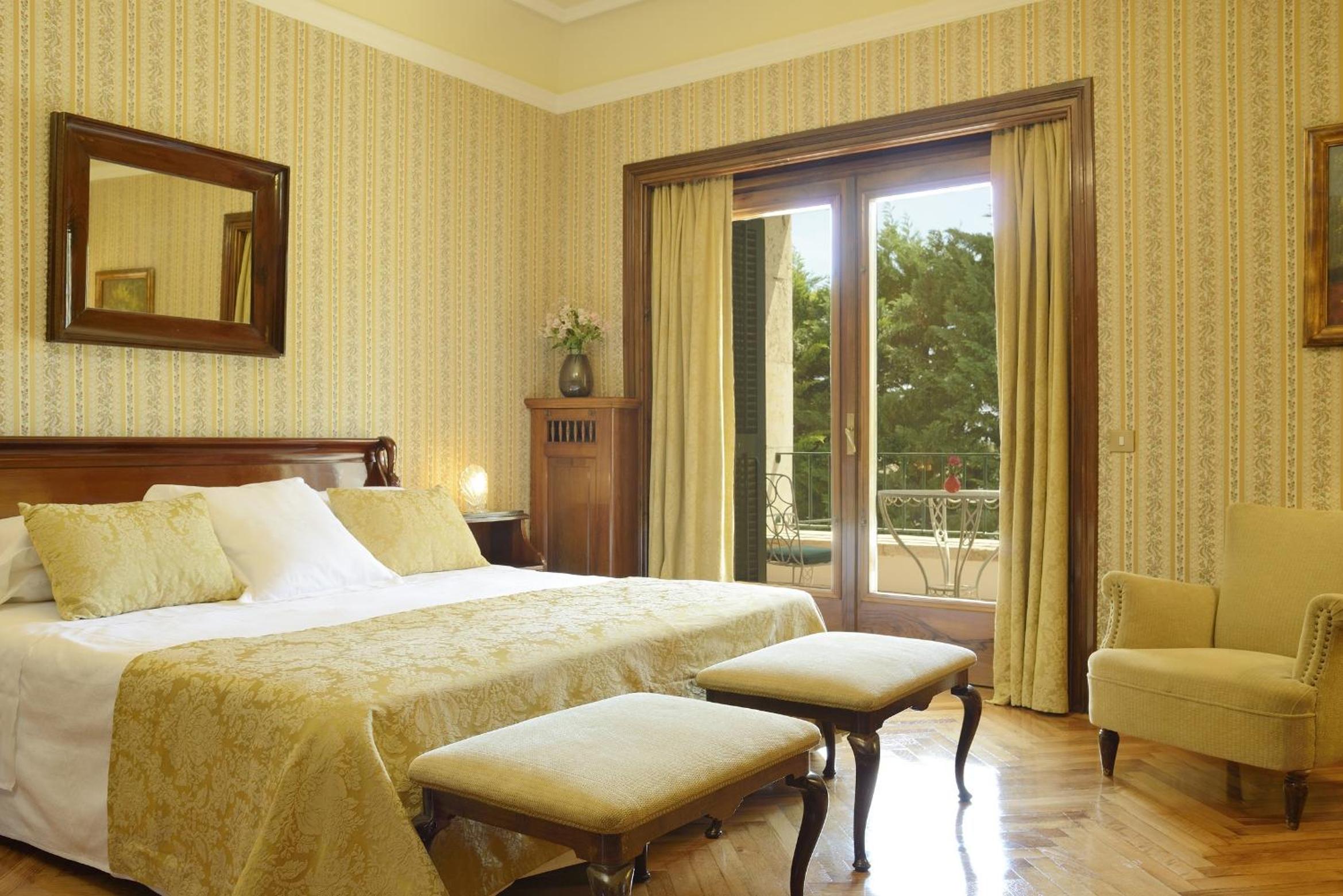 Habitación Doble Clásica con Terraza Cama Extra y Acceso al Spa