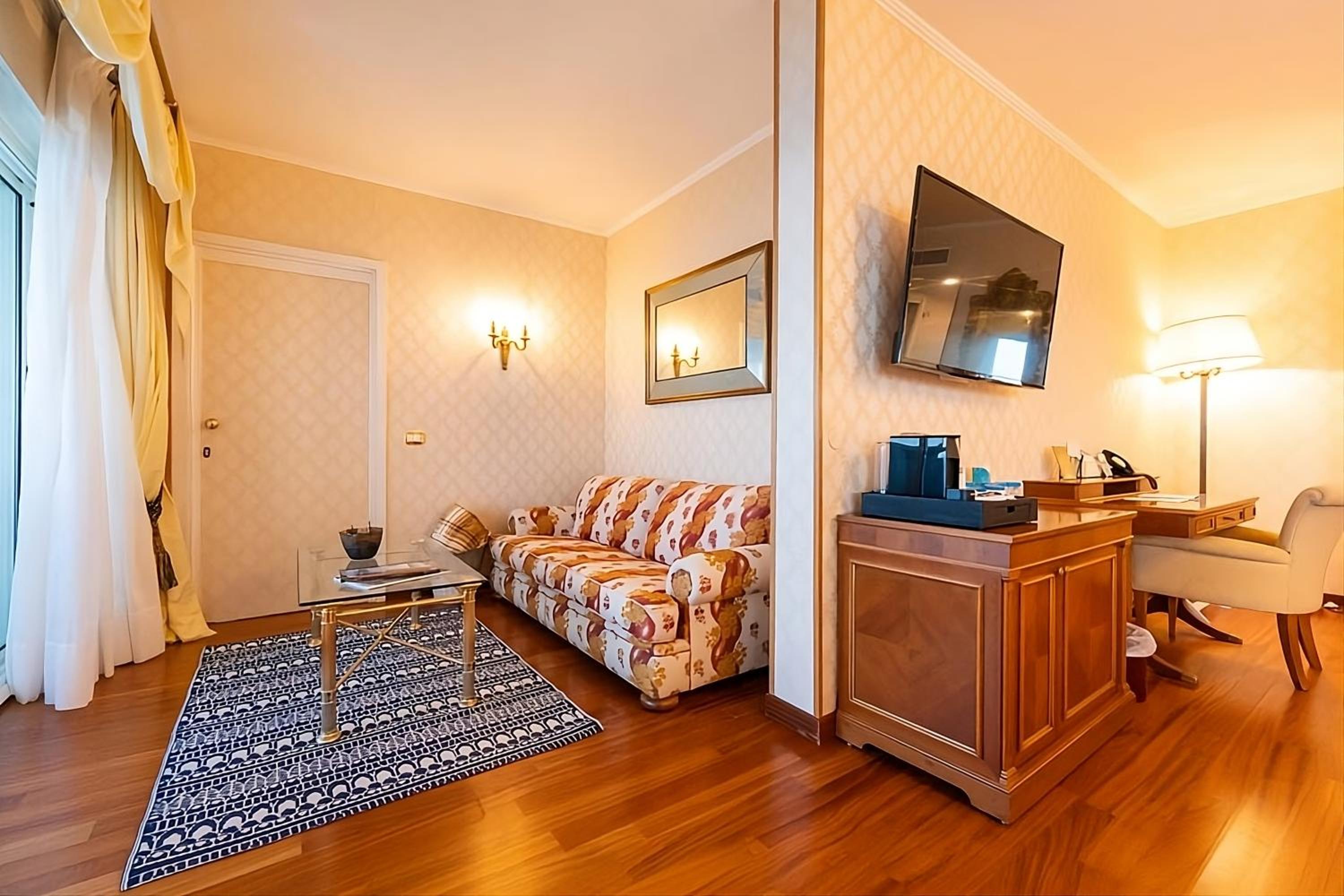 Alcove Suite photo 2