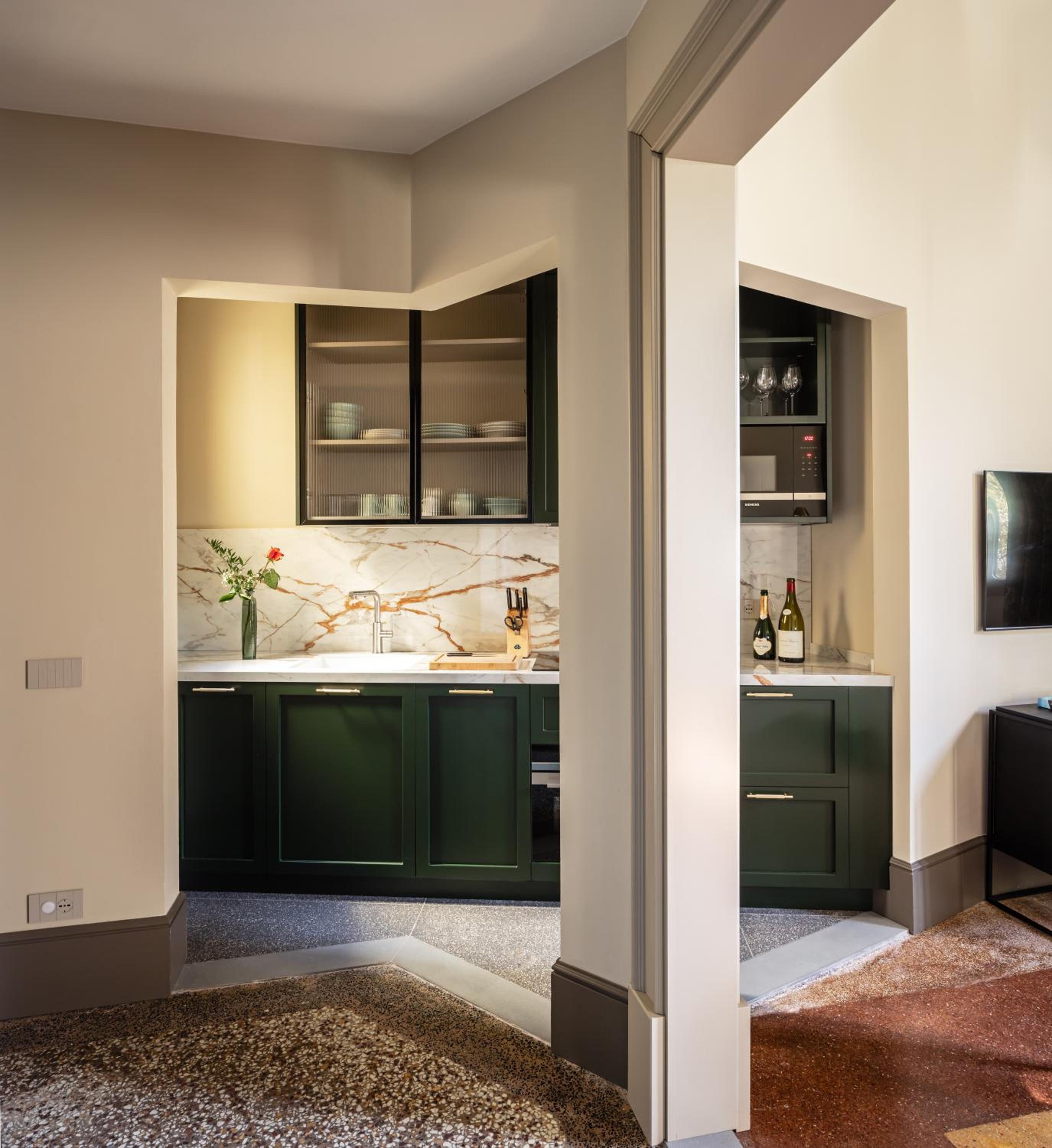 Two-Bedroom Apartment with Balcony photo 3
