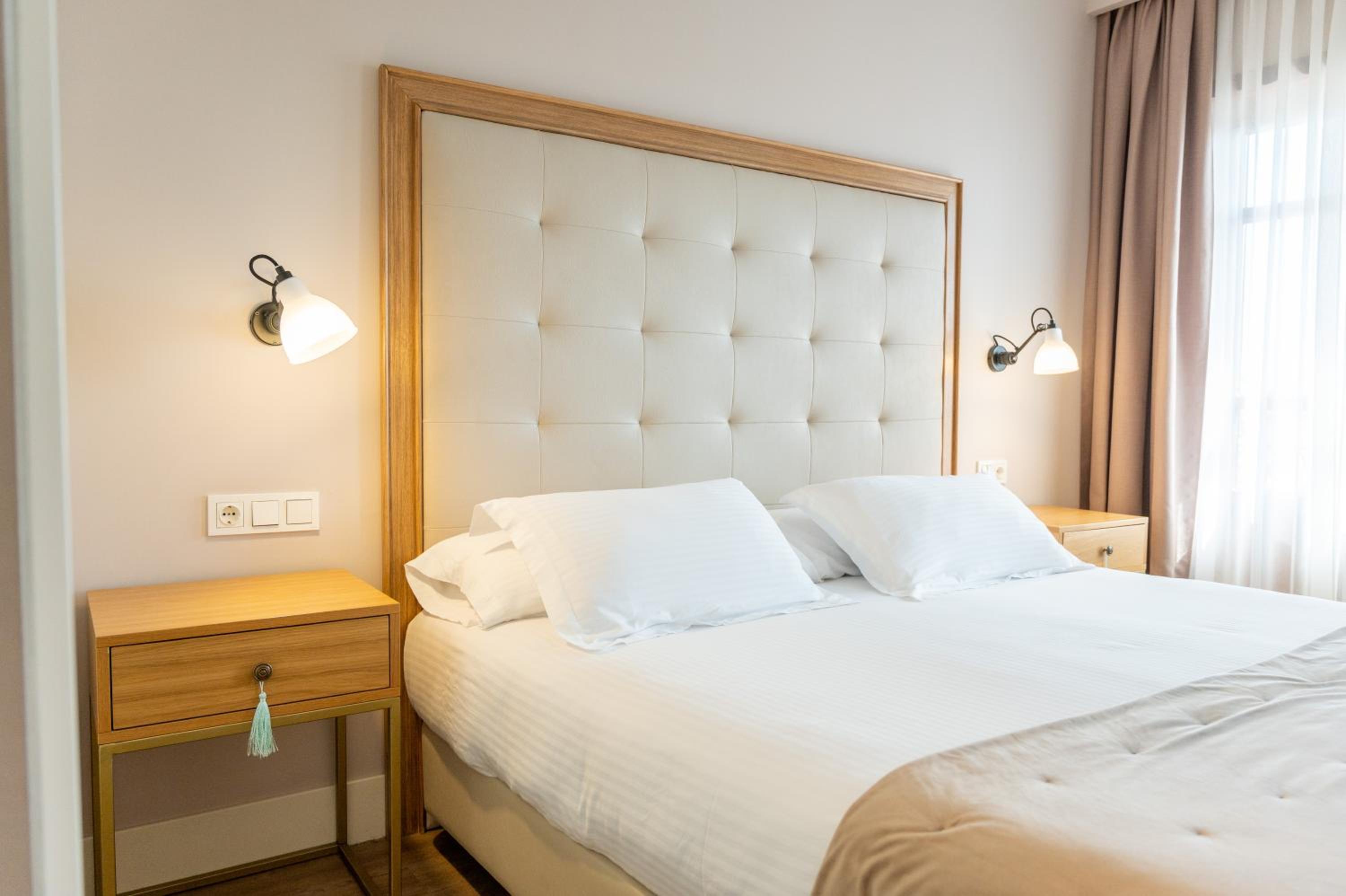 Deluxe Double Room - Photo 1
