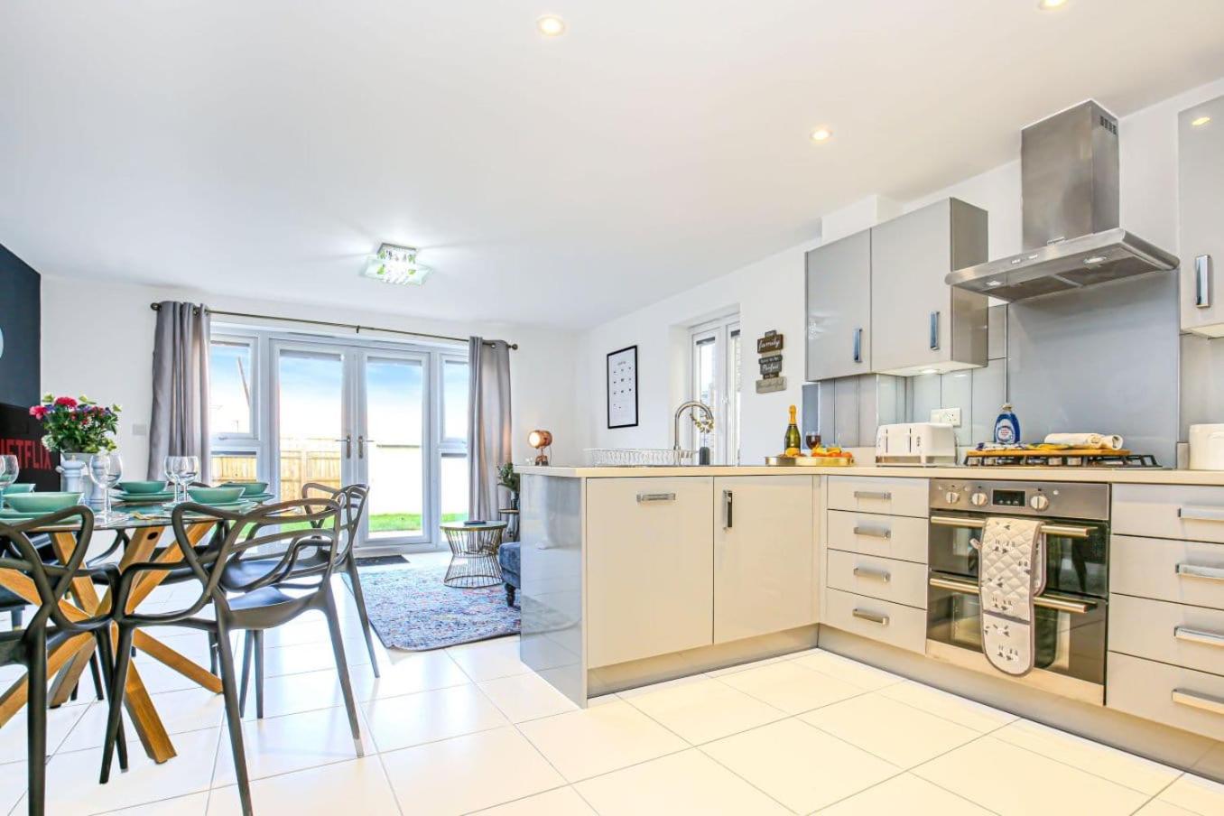 Alpha Properties 1 - Bedroom 4 (in a shared 4 bedroom house) photo 3