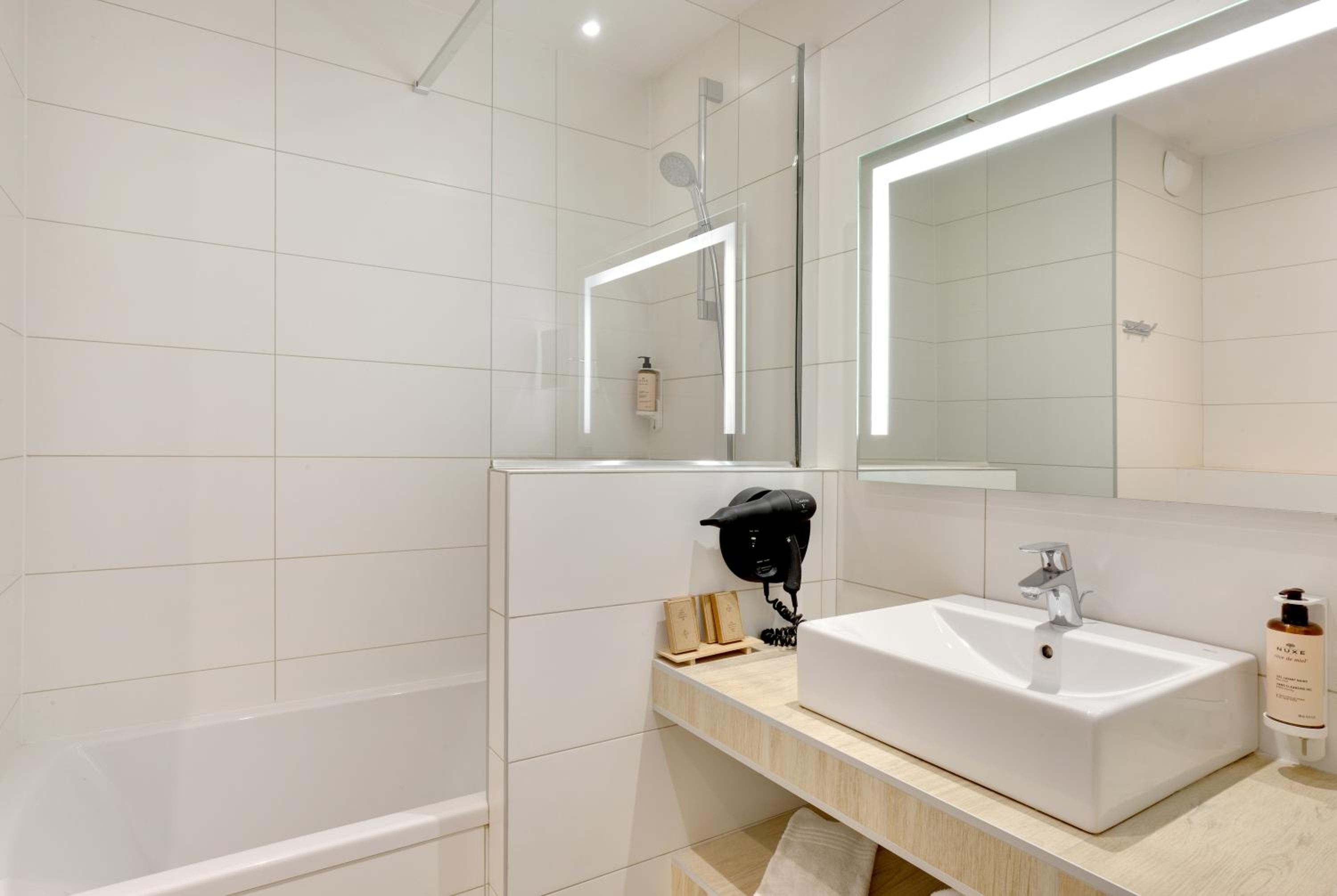 Classic Double Room - Photo 13