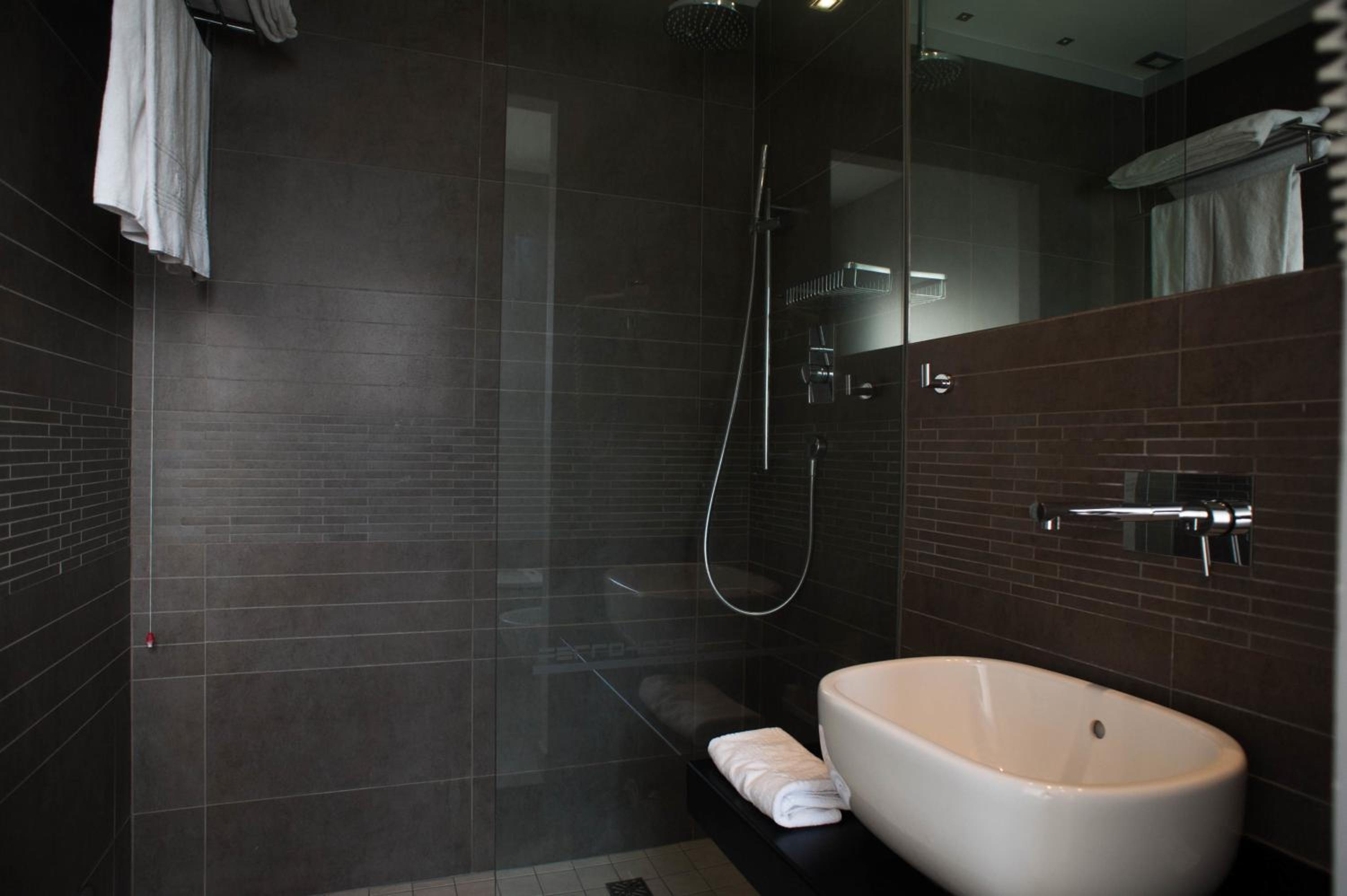 Double or Twin Room - Photo 9