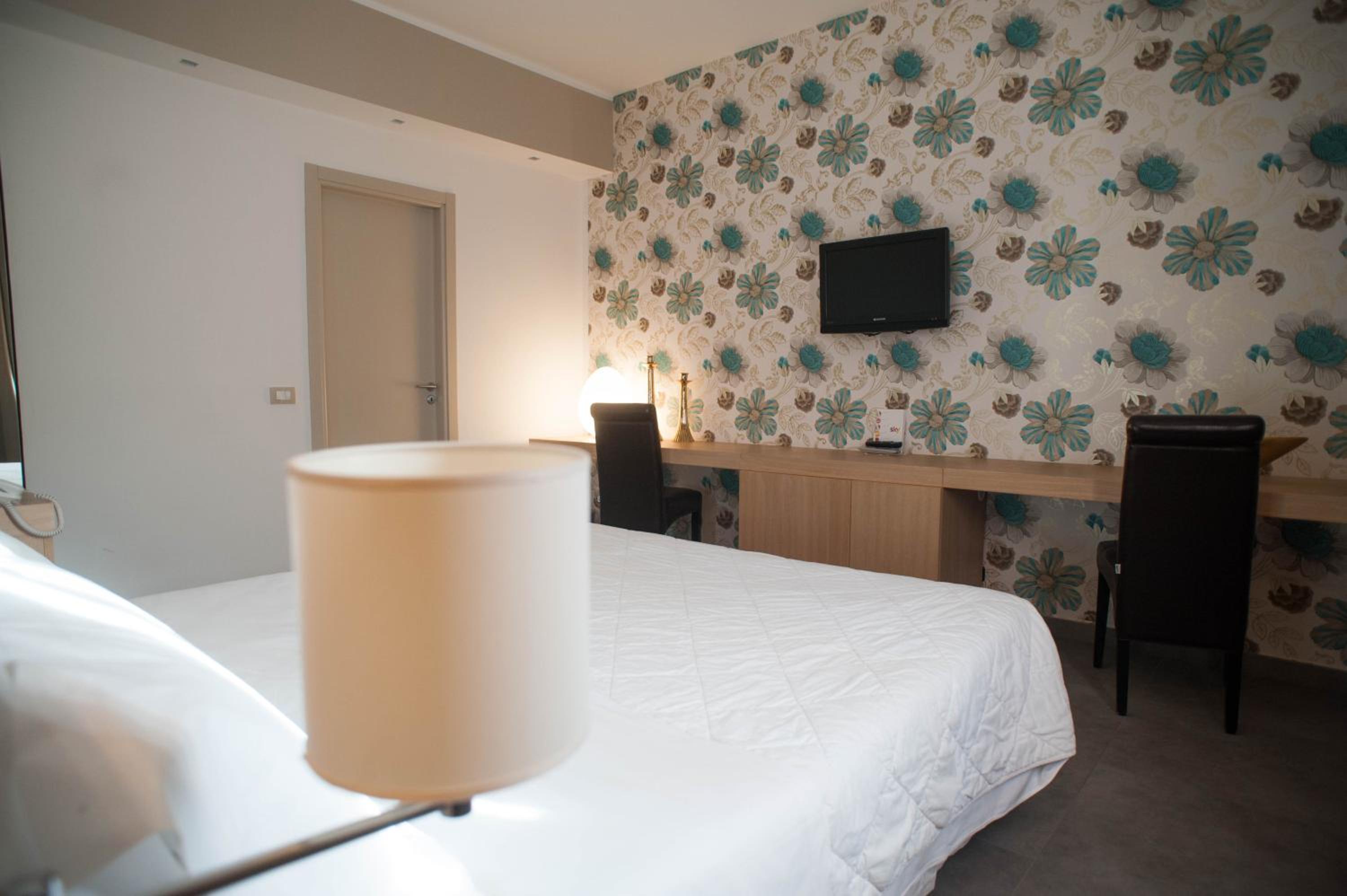 Double or Twin Room - Photo 5