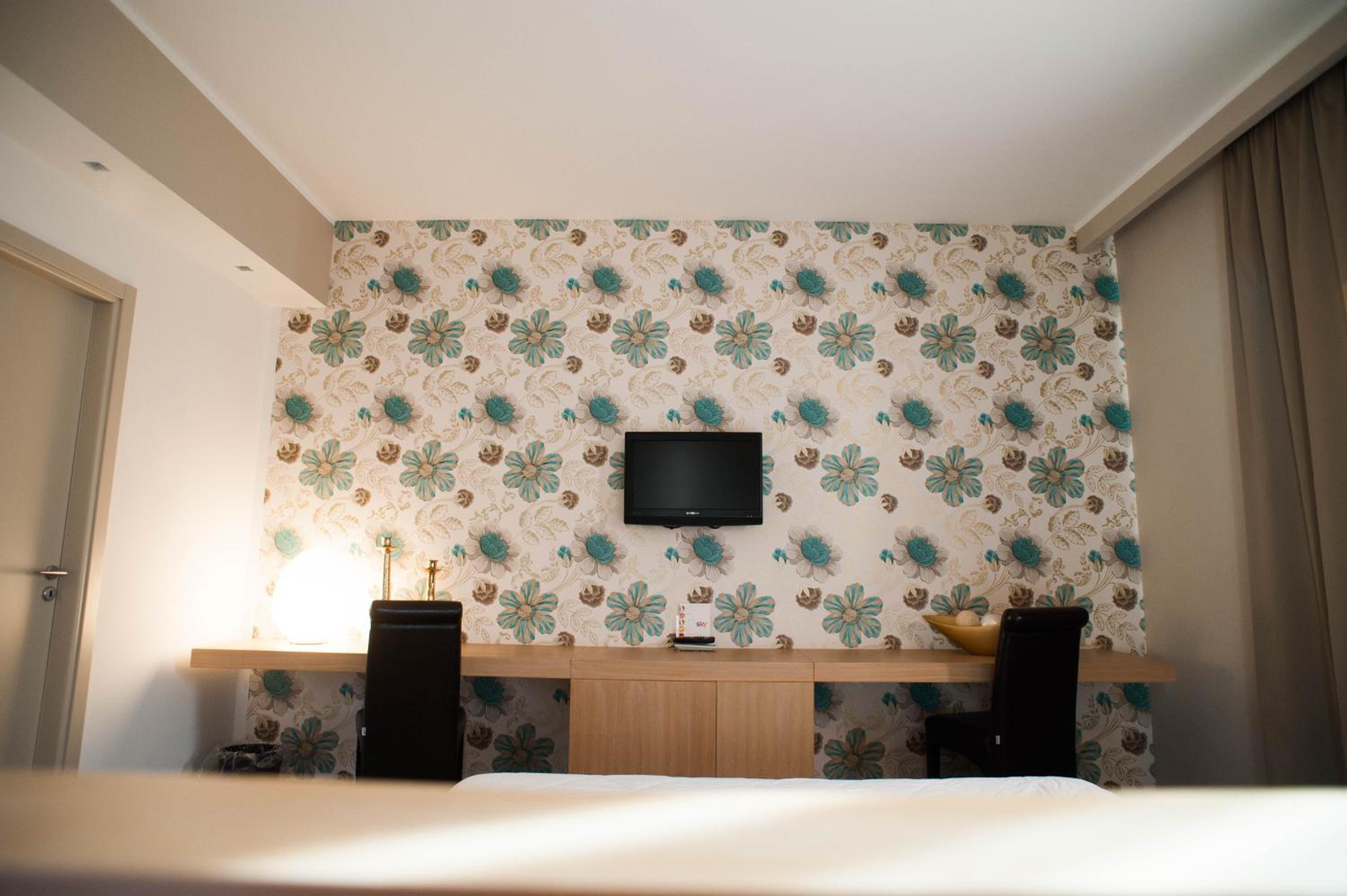 Double or Twin Room - Photo 3
