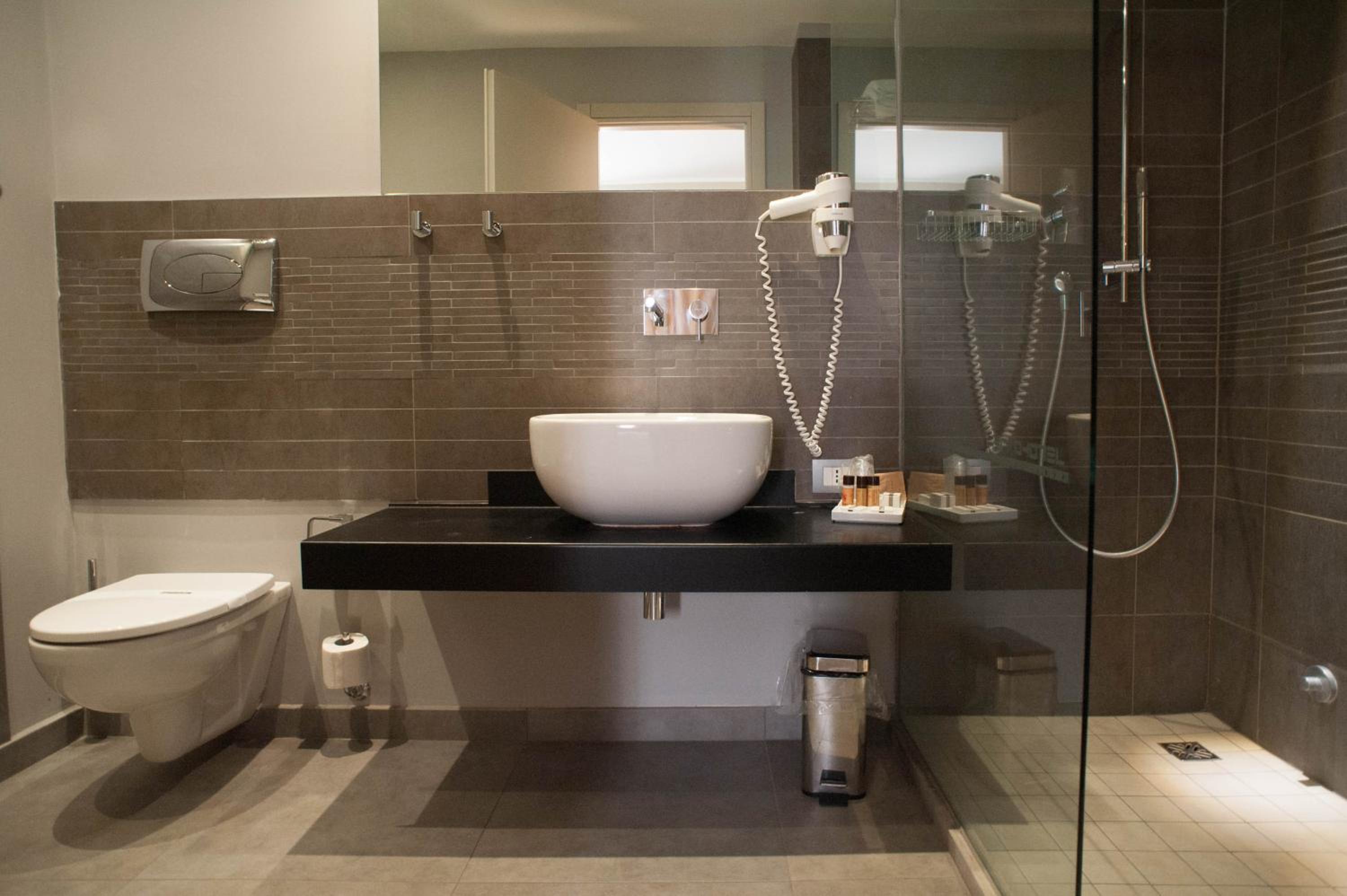 Double or Twin Room - Photo 10