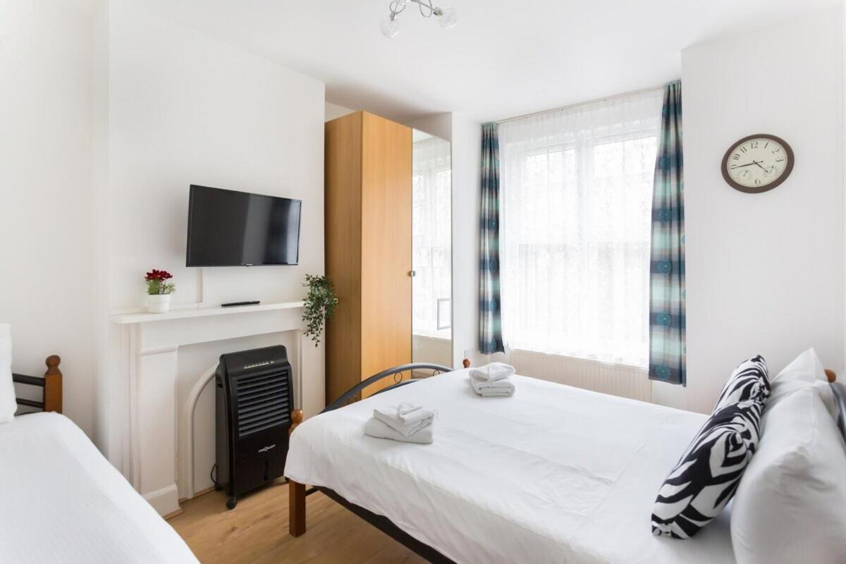 Quadruple Room with Shared Bathroom photo 3