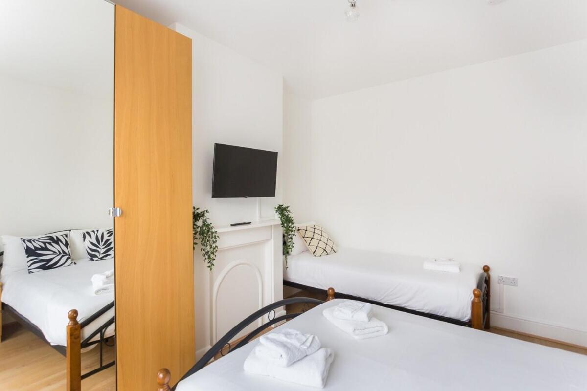 Triple Room with Private Bathroom photo 1