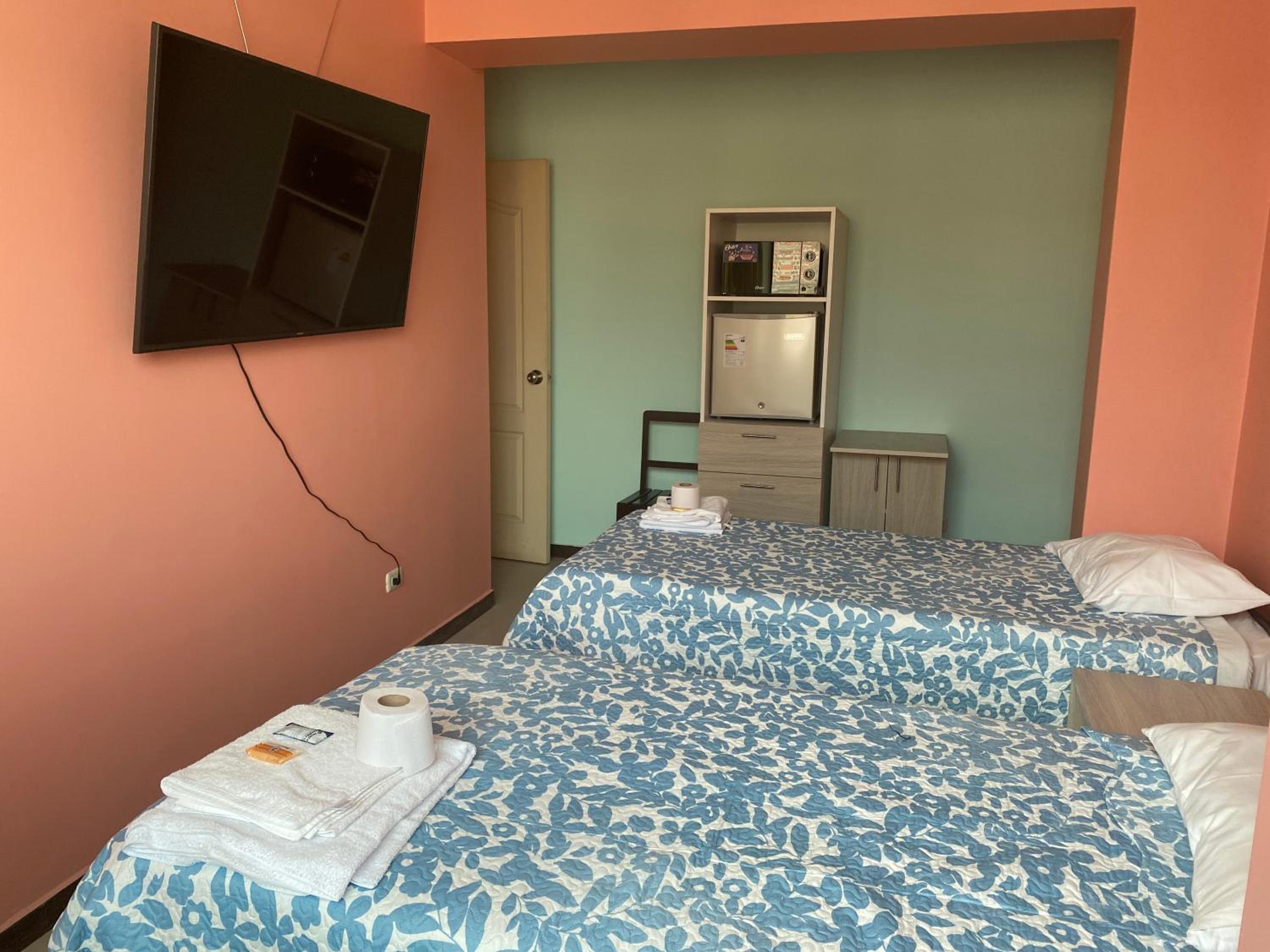 Twin Room with Private Bathroom photo 3