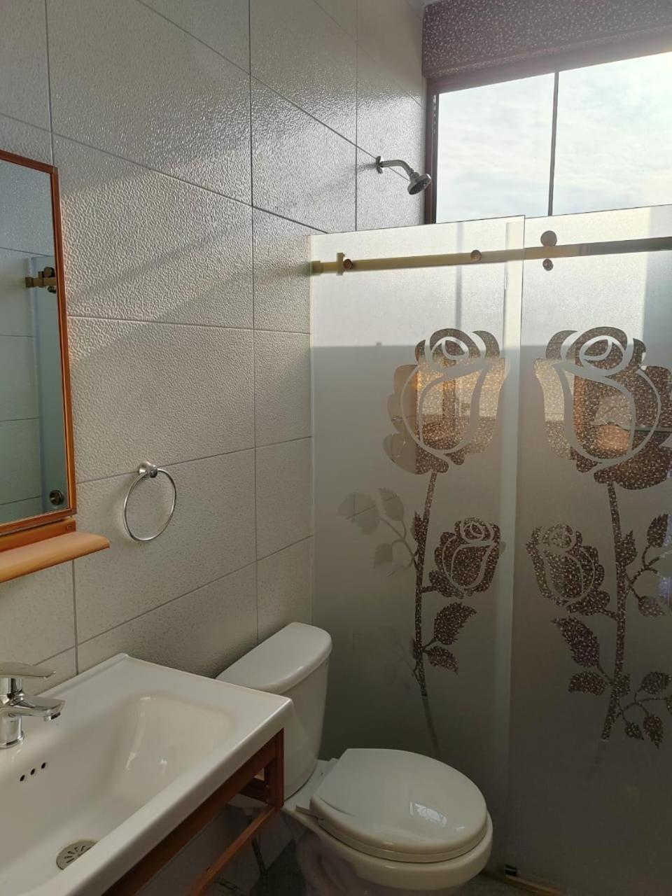 Five-Bedroom House photo 2
