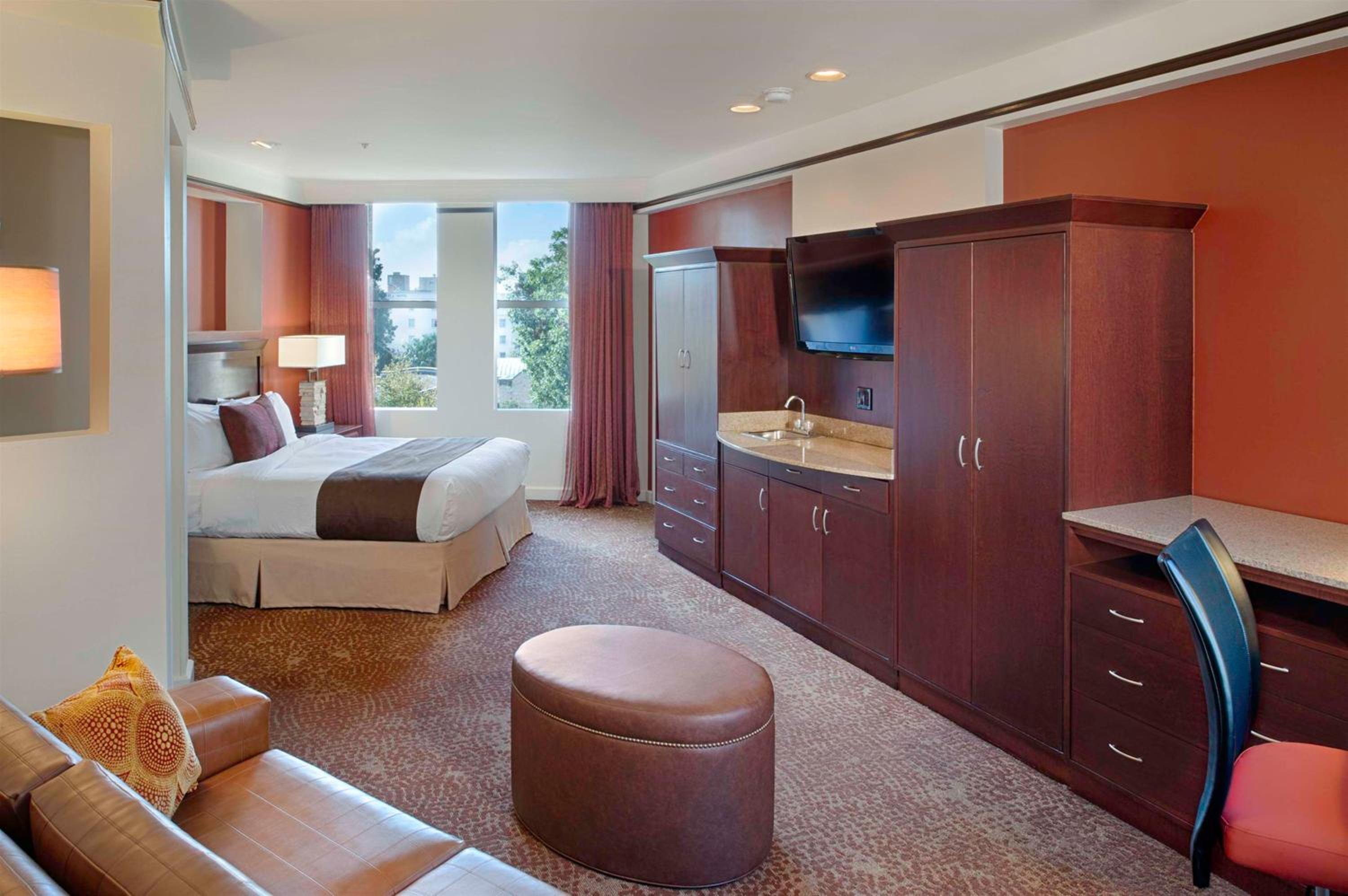 Junior Suite with Spa Bath - Photo 6