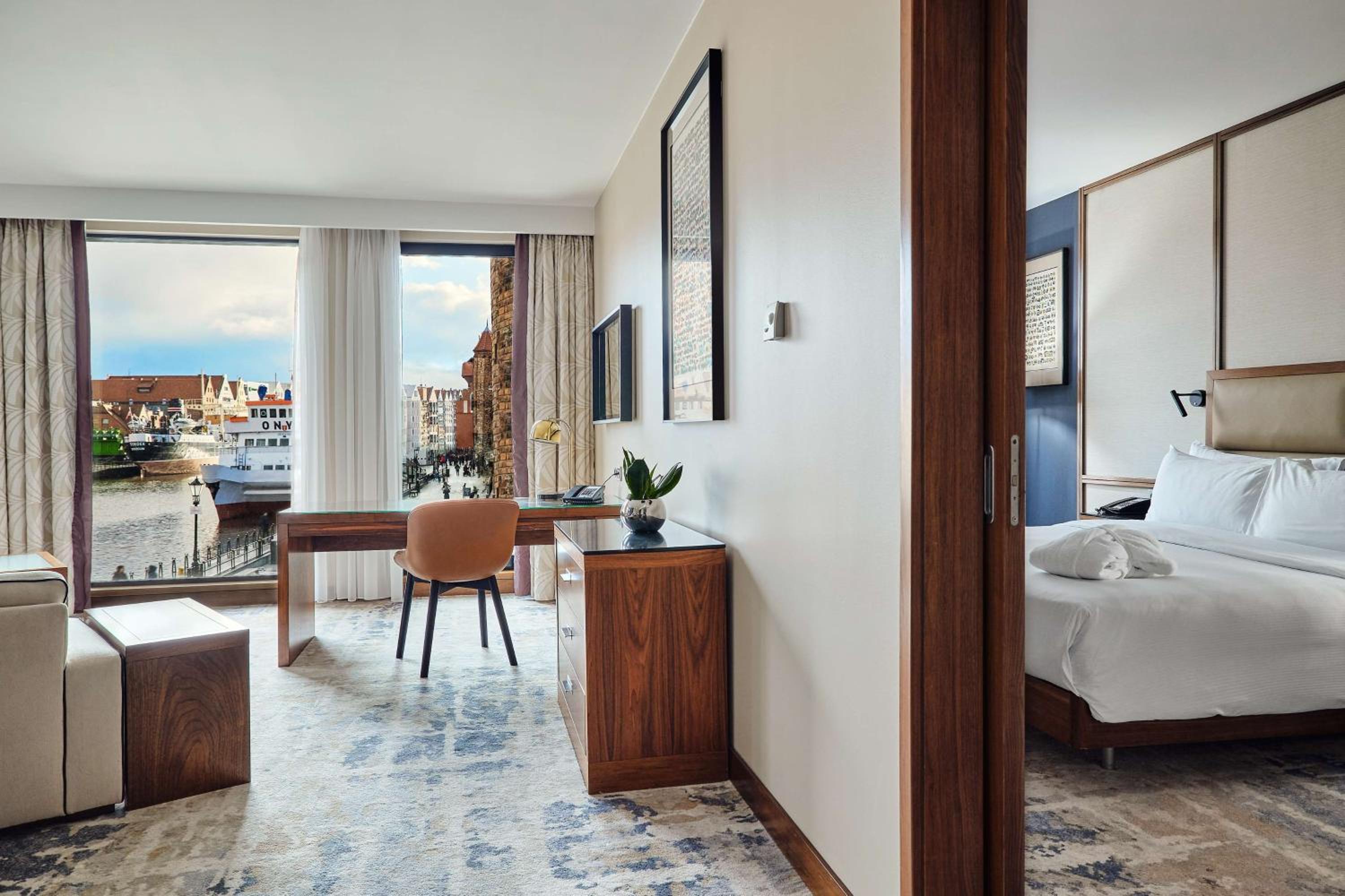 King Suite with River View  - Photo 2