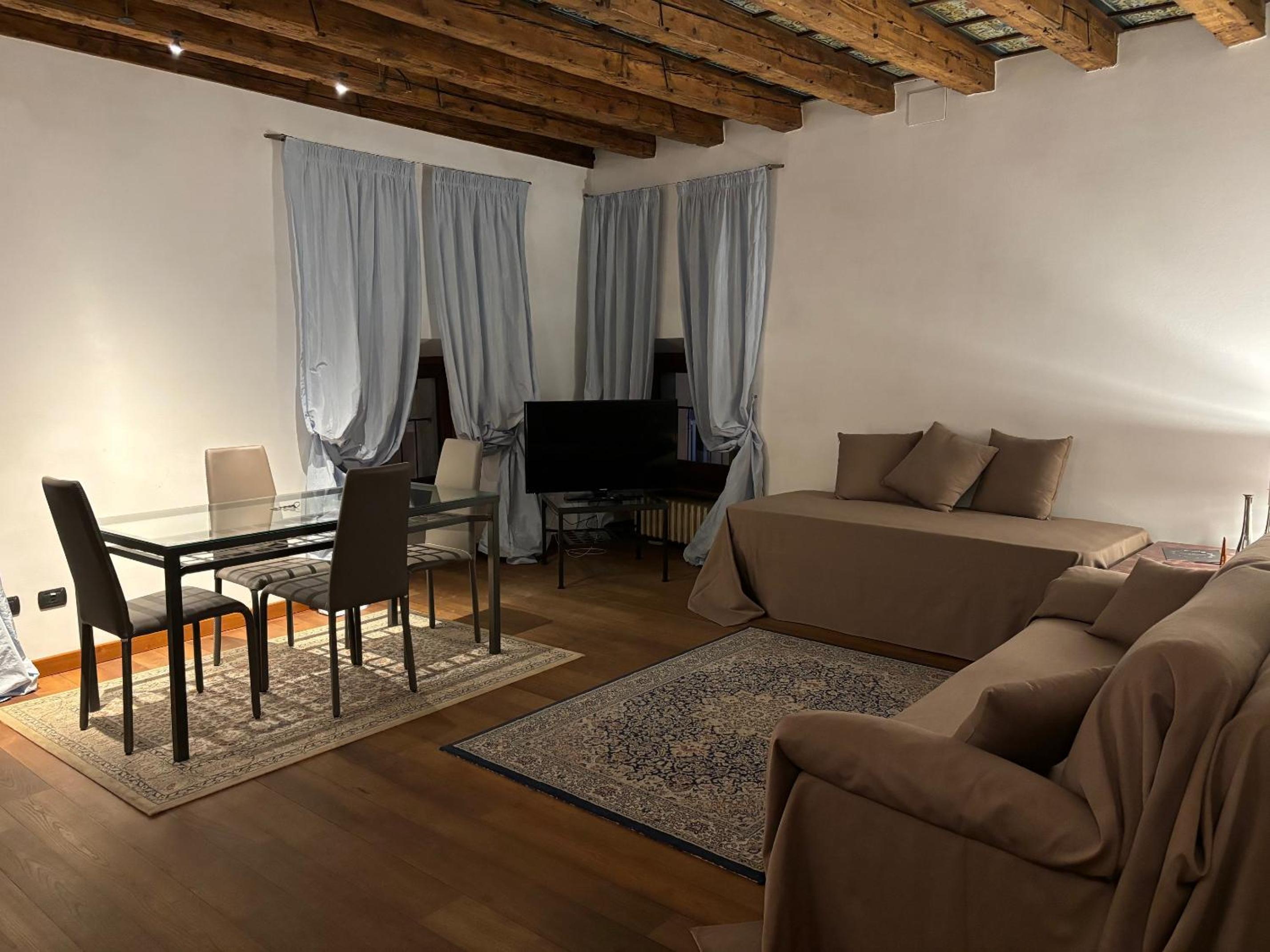 One-Bedroom Apartment - Photo 11