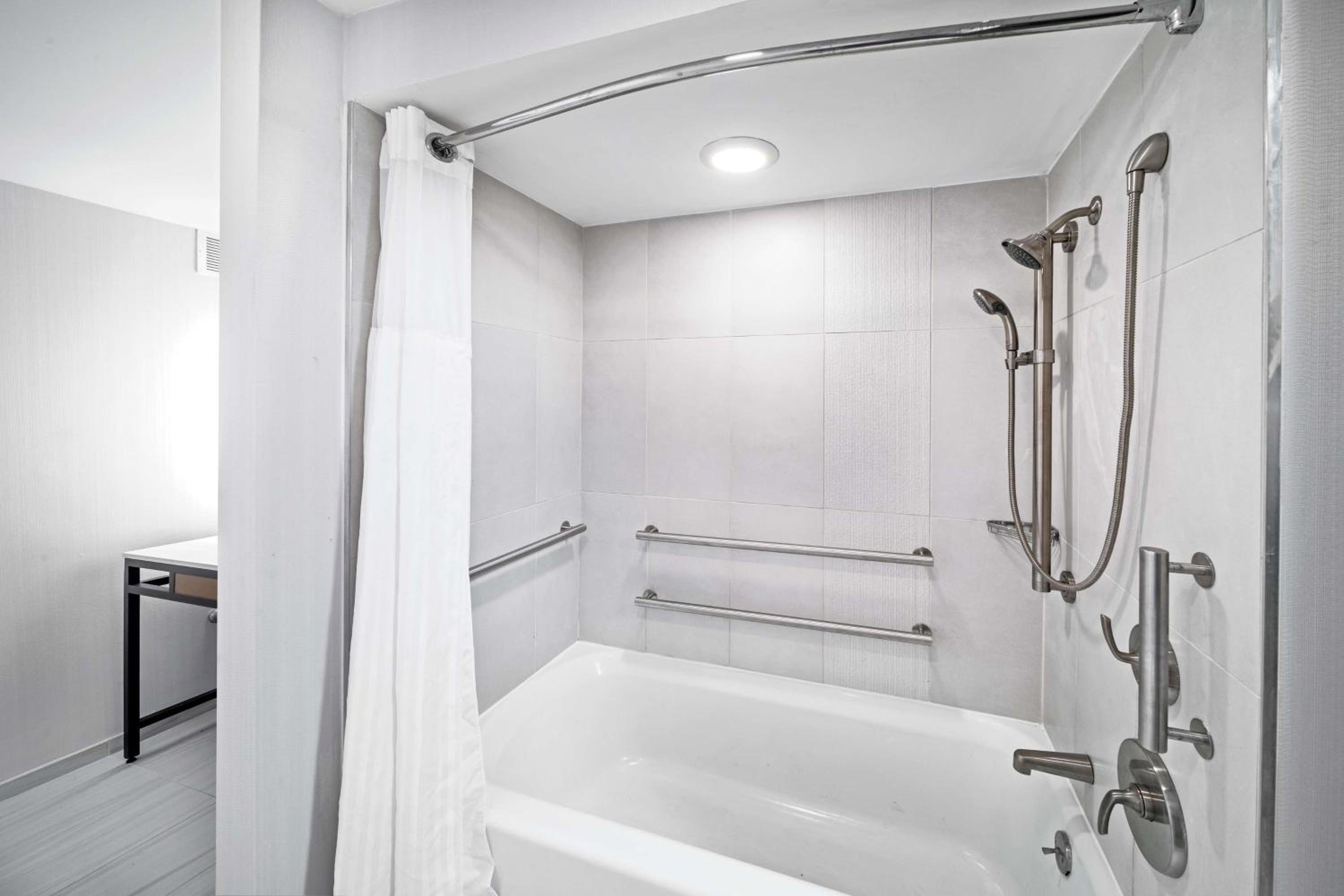 King Room with Mobility Accessible Tub - Photo 5