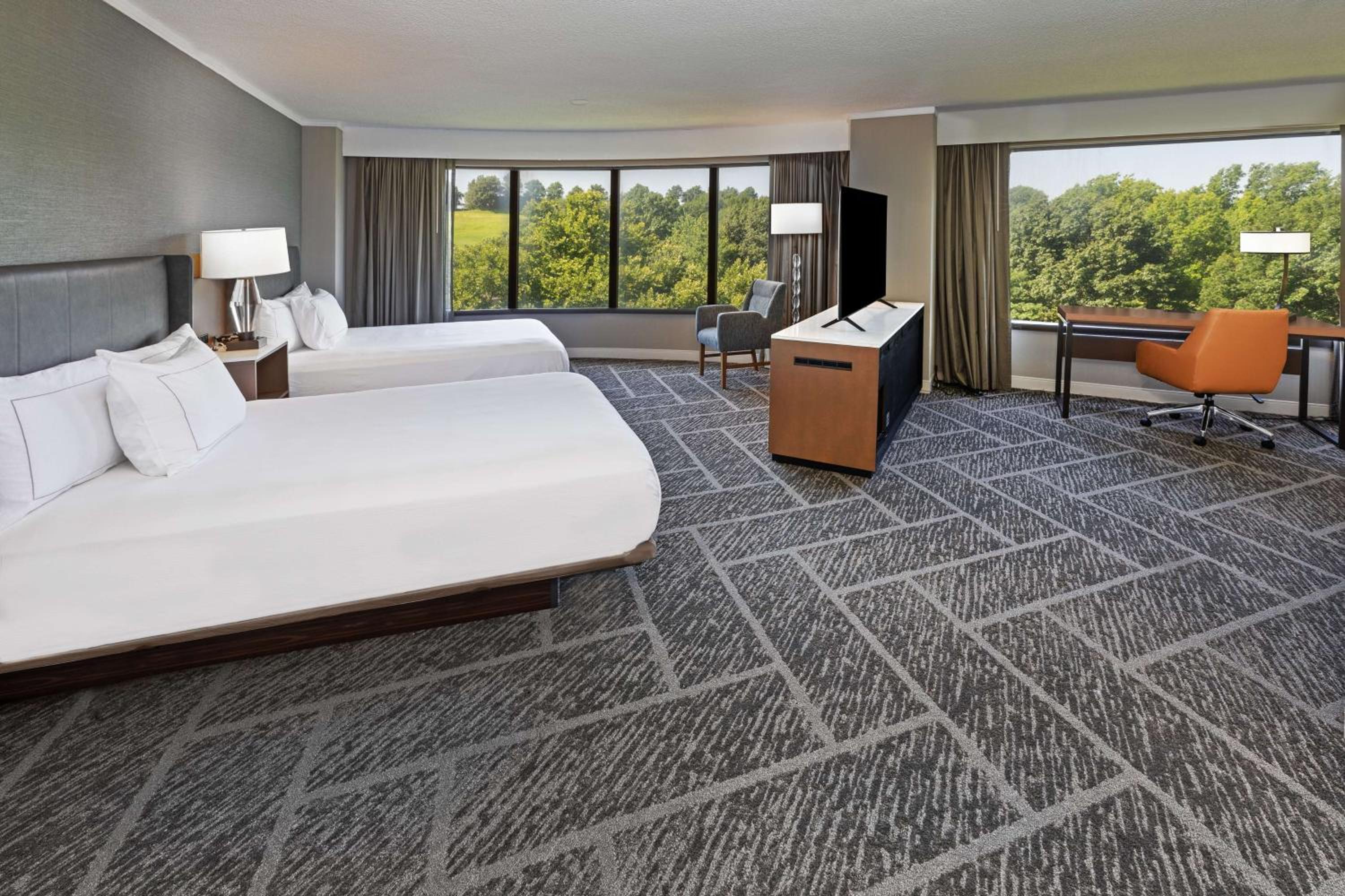 Queen Room with Two Queen Beds and Roll-In Shower - Mobility Access - Photo 4