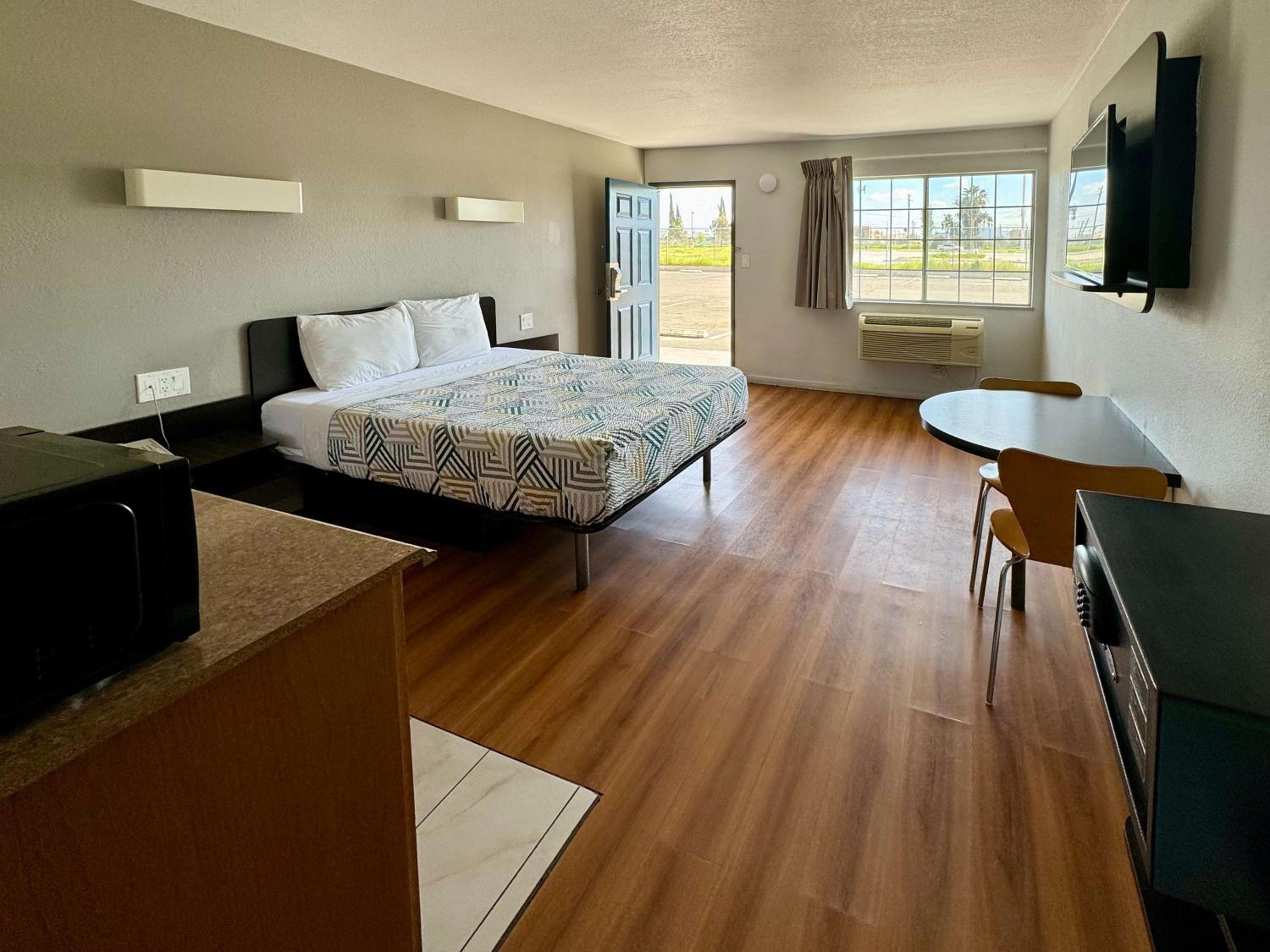 Deluxe Queen Room - Photo 1