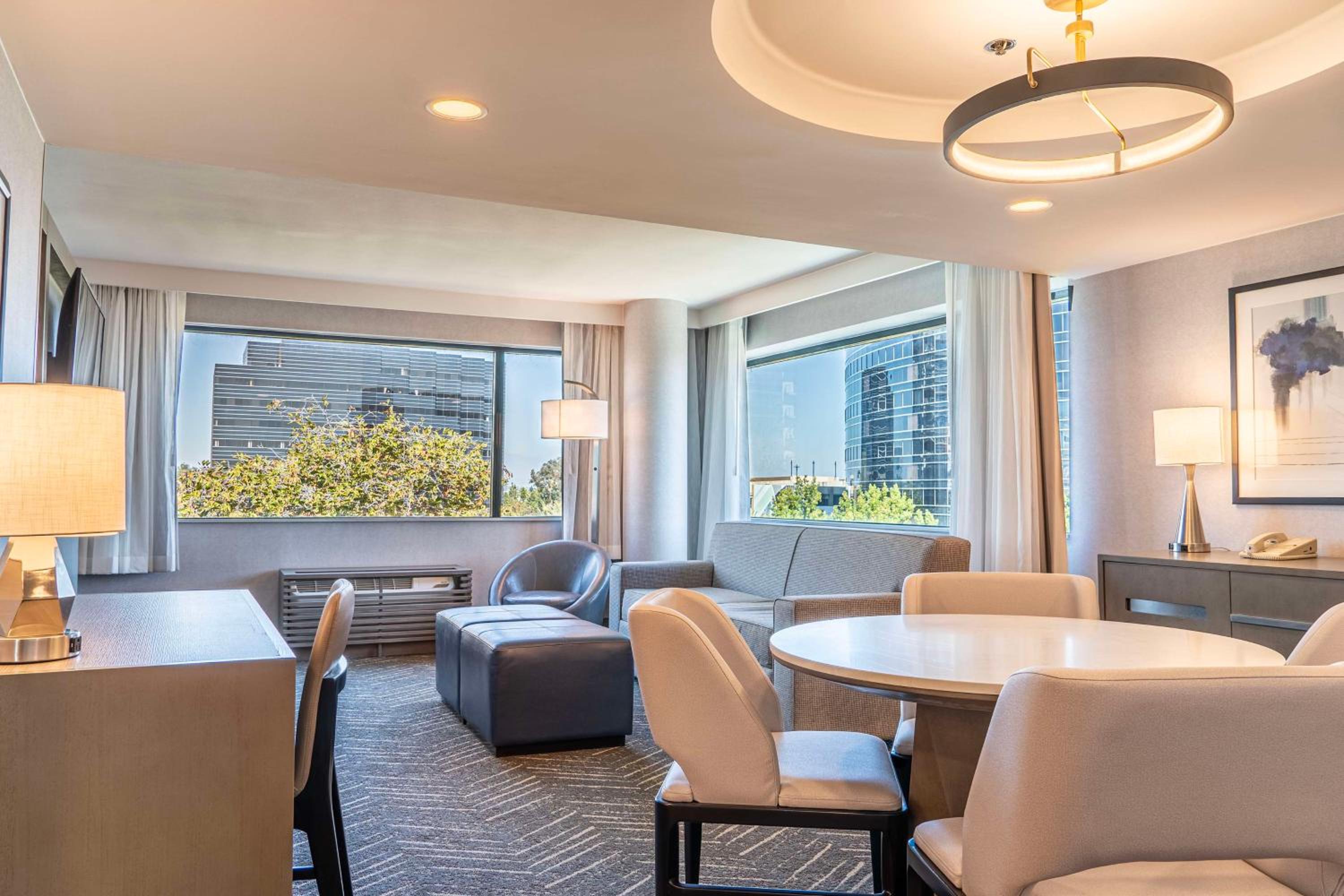King Executive Suite - Non-Smoking