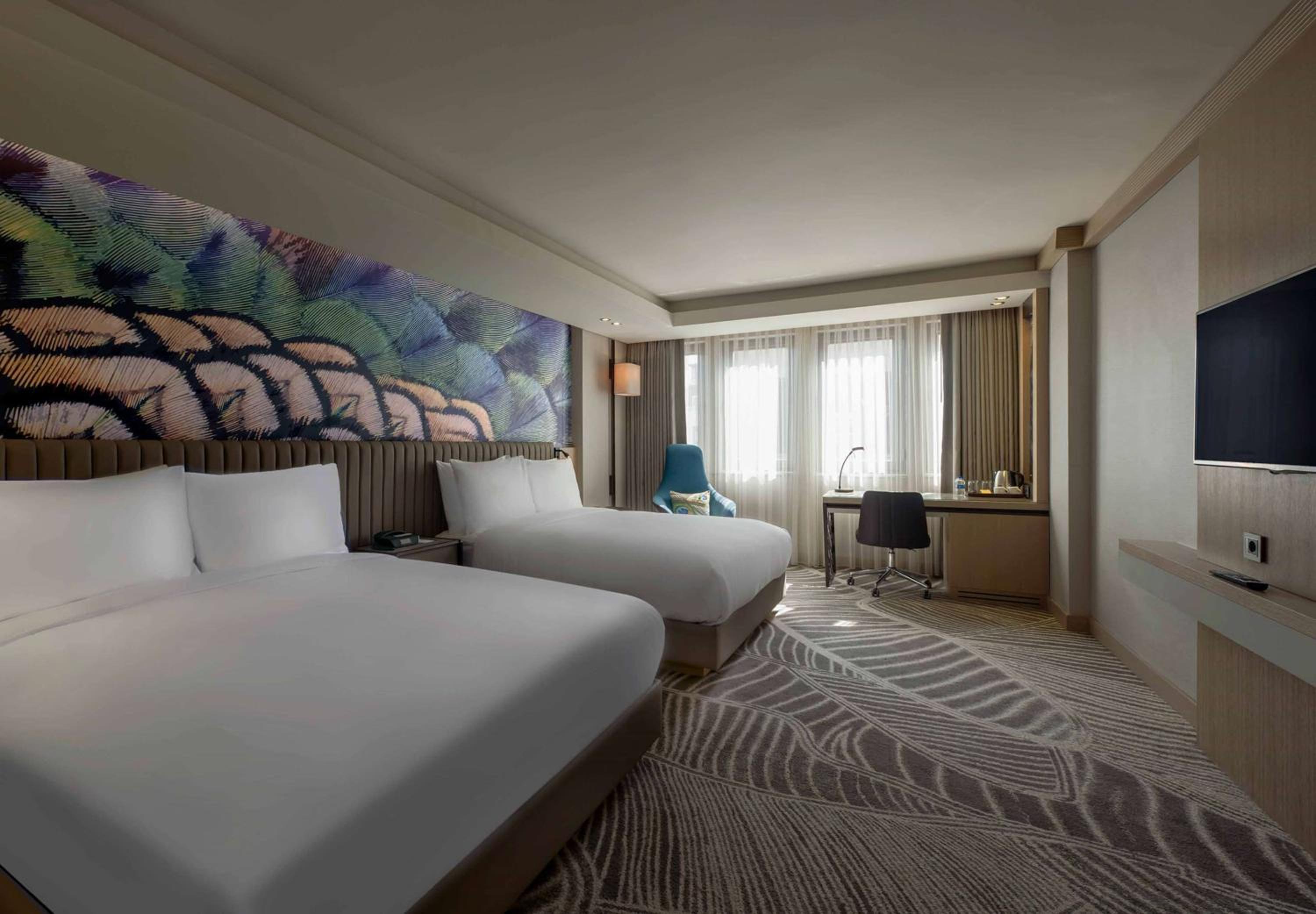 Deluxe Queen Room with Two Queen Beds thumbnail 6