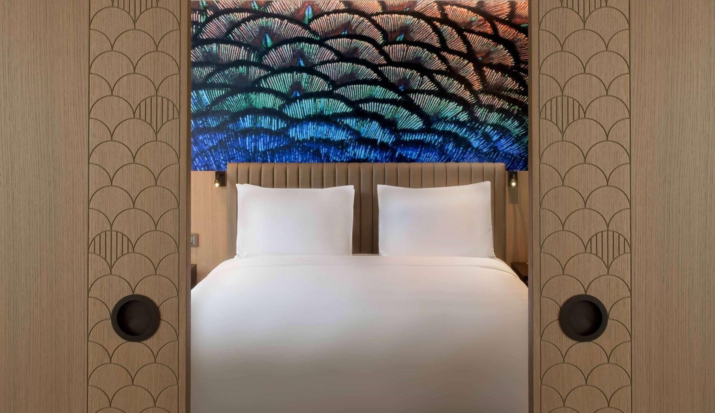Deluxe One-Bedroom King Suite