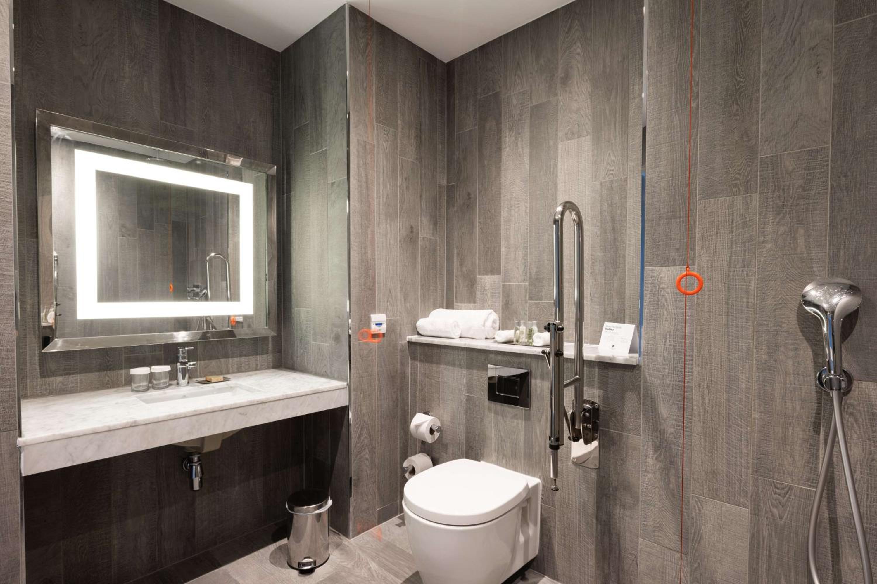 Twin Room - Mobility Access - Photo 2
