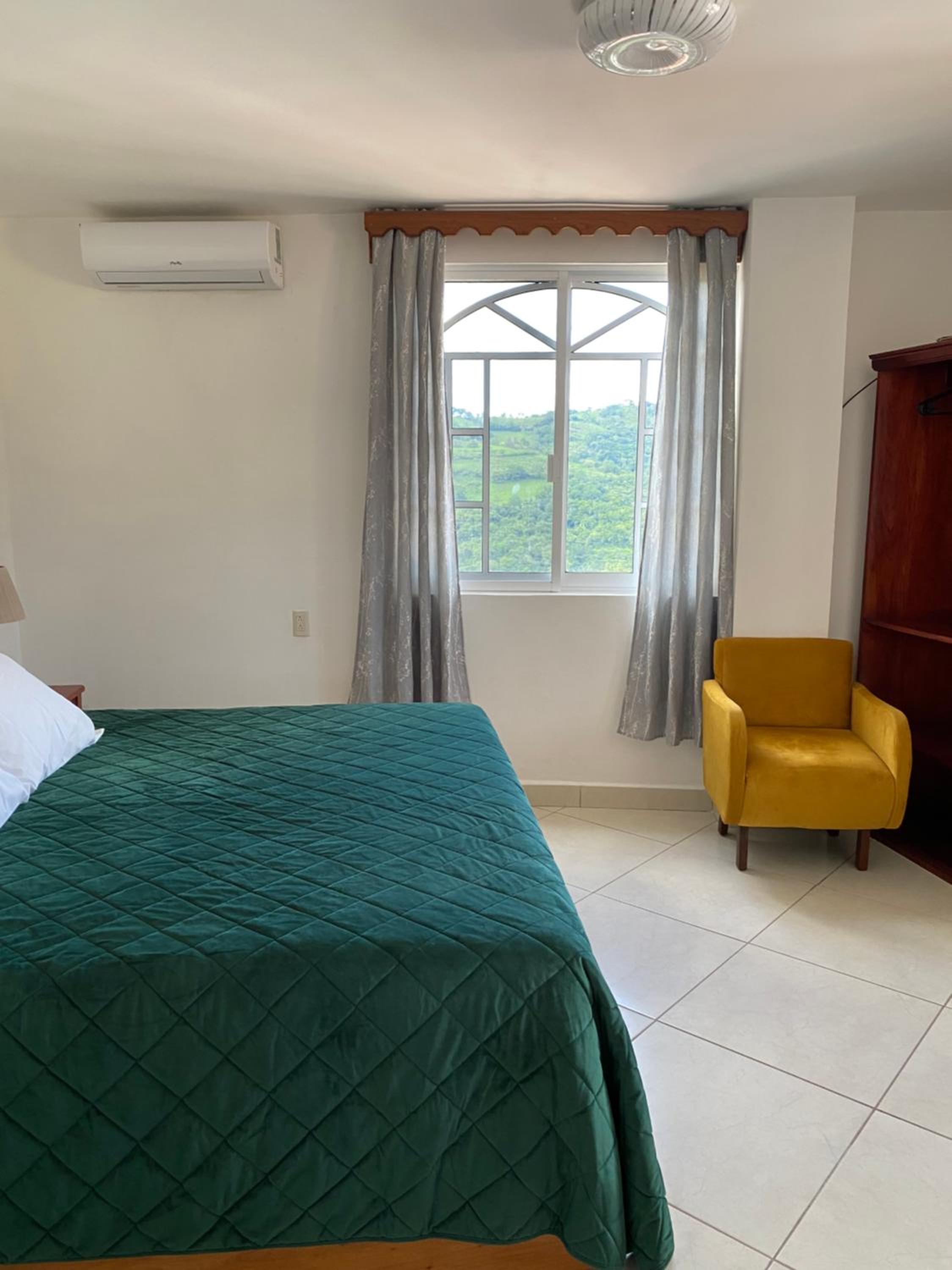 Deluxe Room - Photo 14