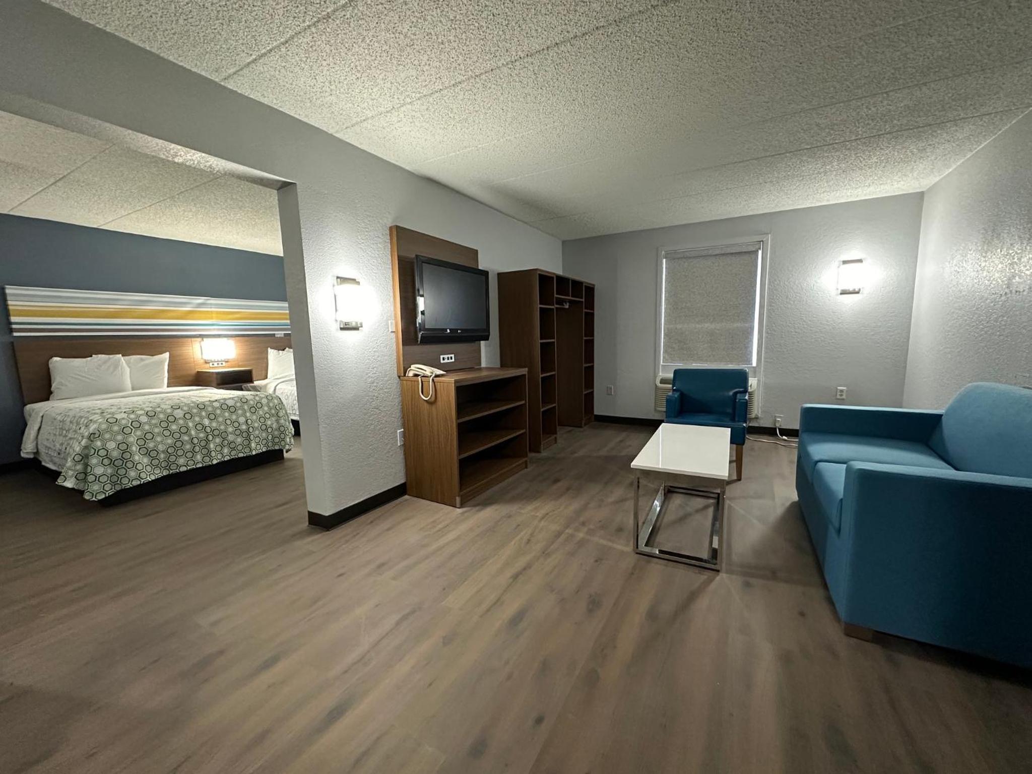 Suite Room with Two Double Beds Non-Smoking - Photo 3