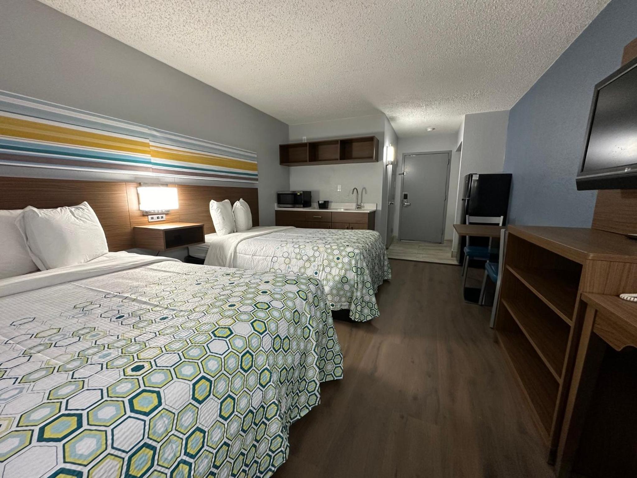 Studio Room with Two Double Beds Non-Smoking - Photo 3