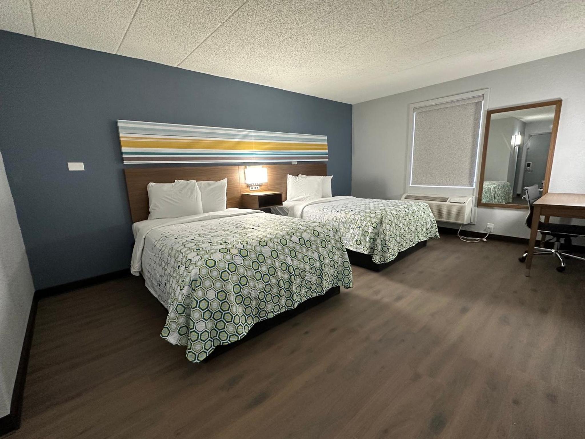 Studio Room with Two Double Beds Non-Smoking - Photo 4