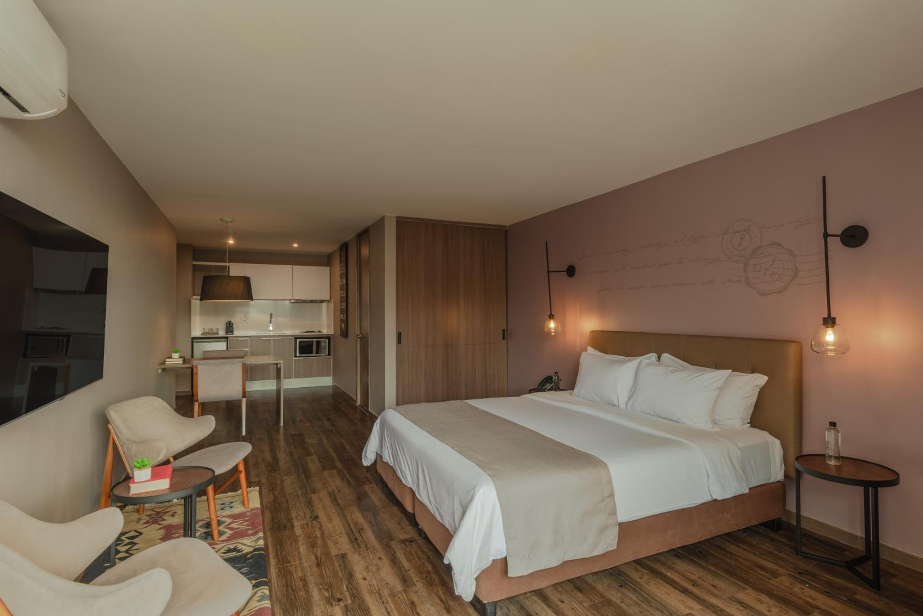 Deluxe Queen Room photo 3