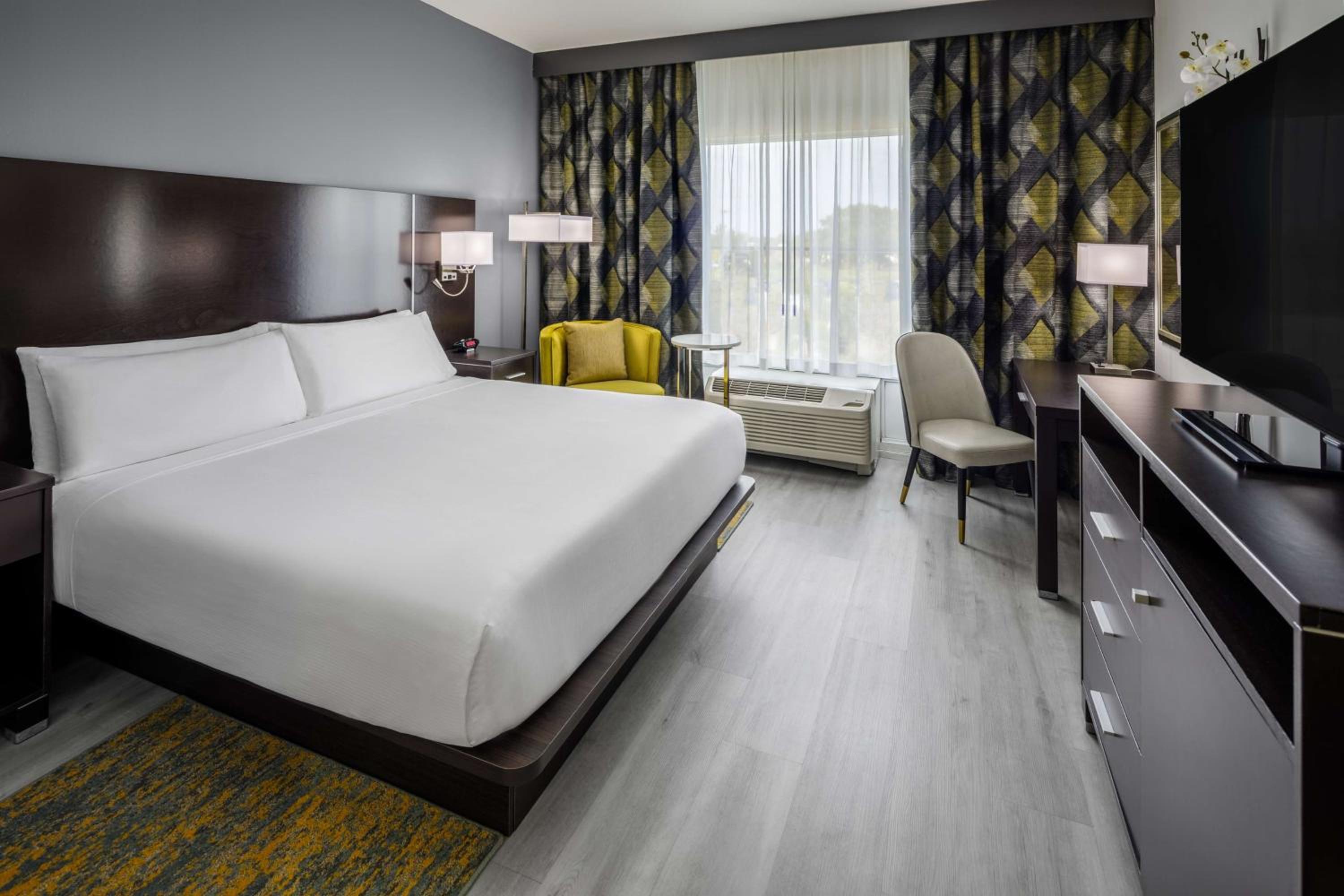 King Room at DoubleTree by Hilton Sarasota Bradenton Airport in Sarasota