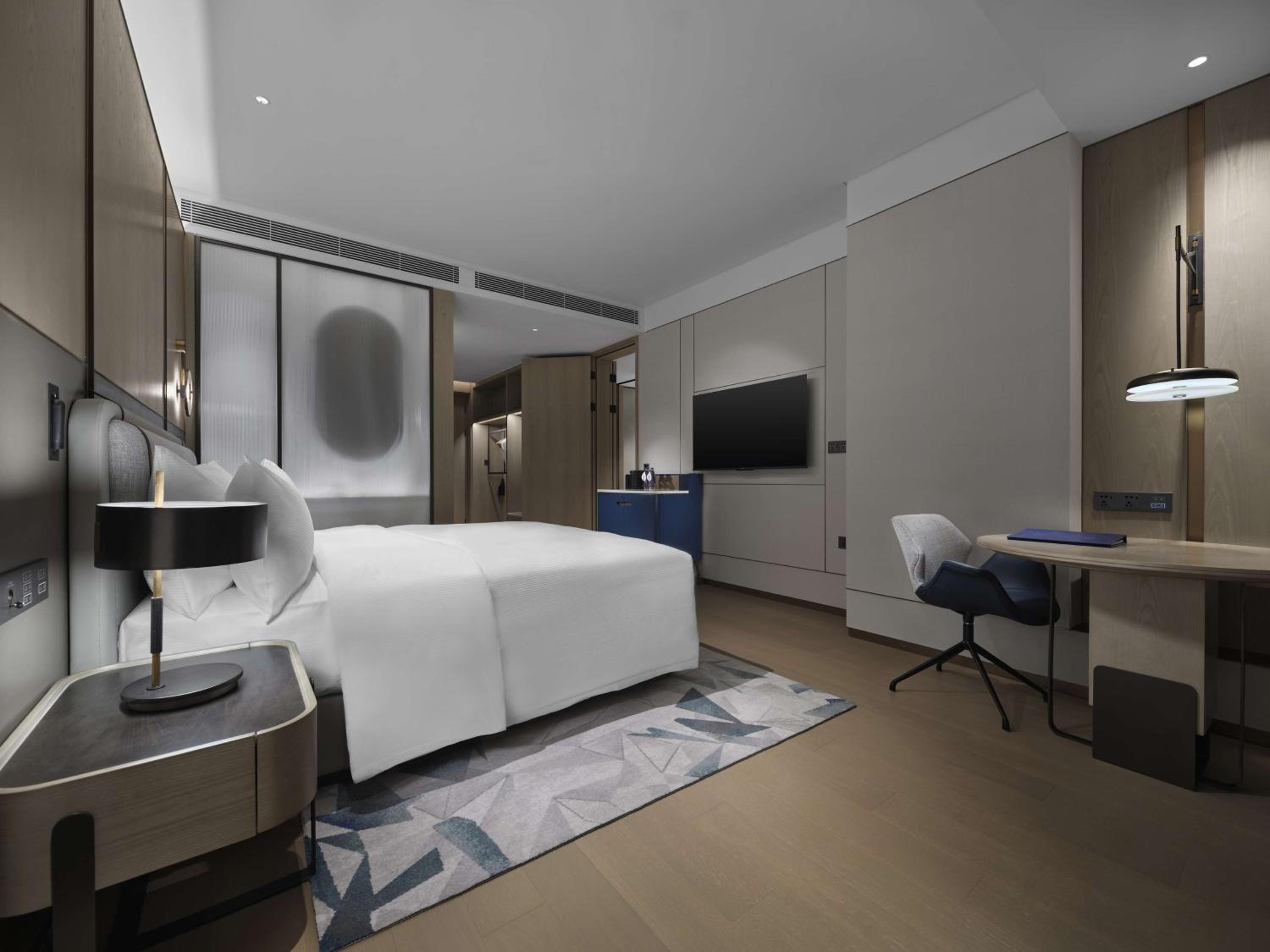 King Room - Mobility Accessible  - Photo 4