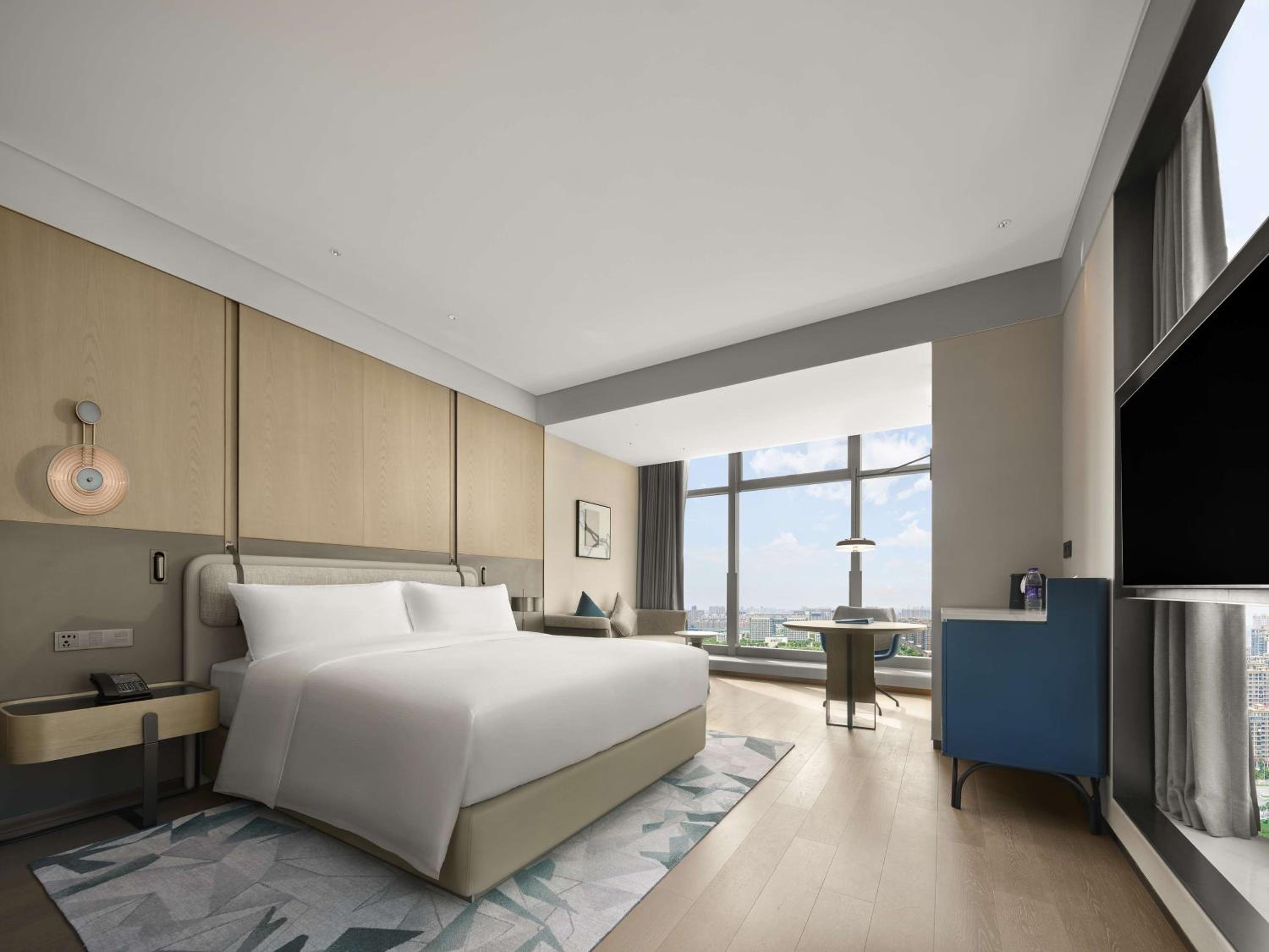 King Guest Room - Photo 2