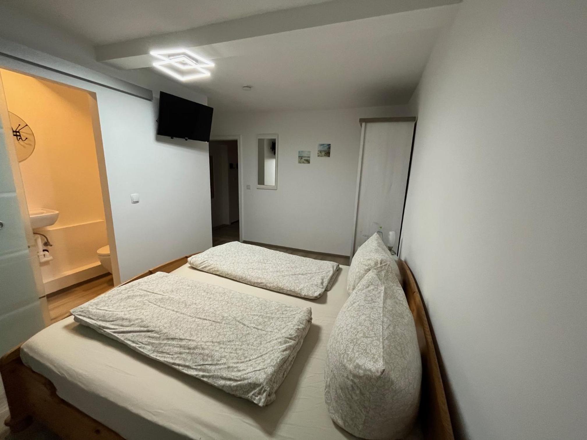 Double Room with Private Bathroom photo 1