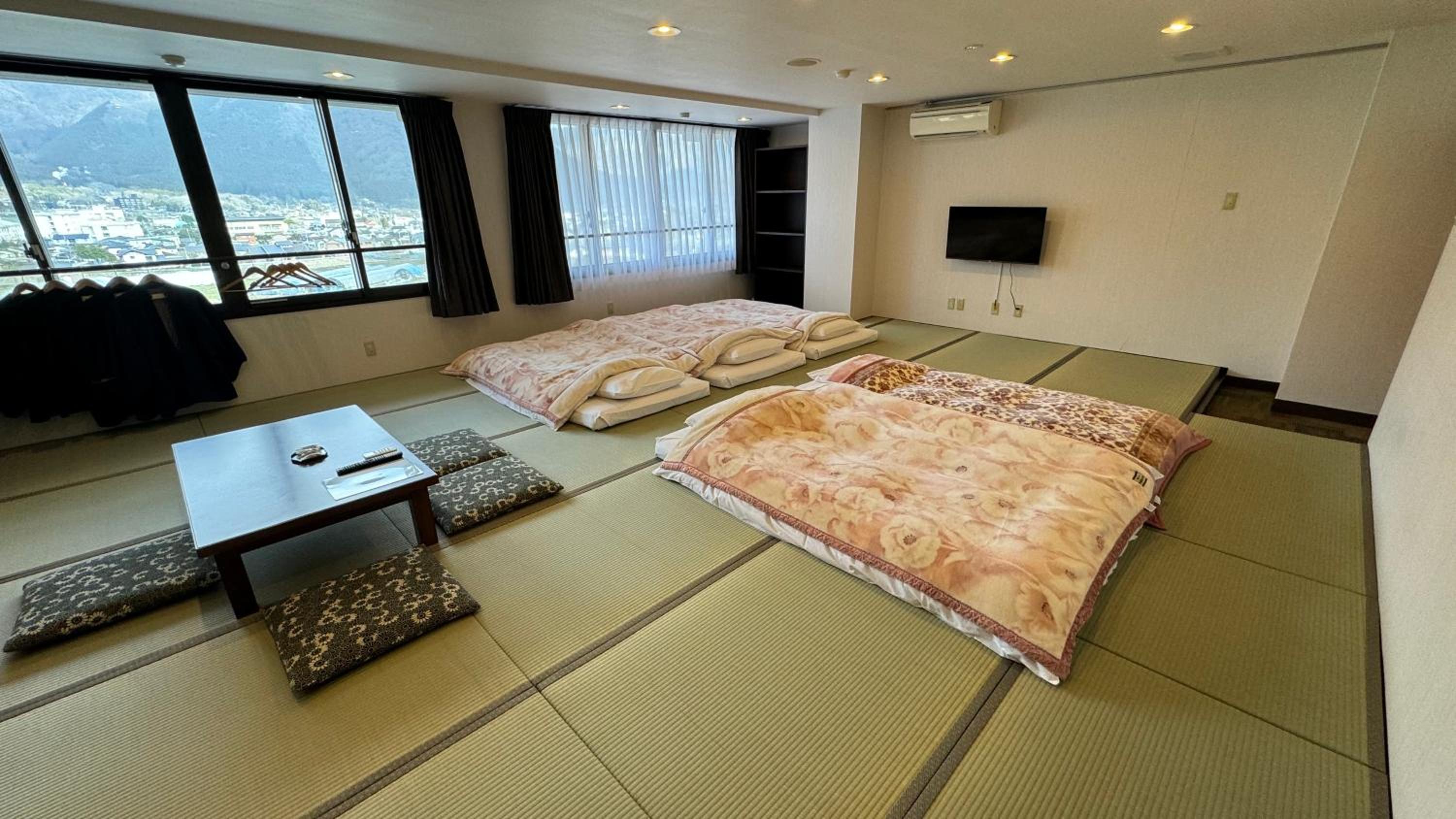 主楼大型日式家庭房(共用浴室)