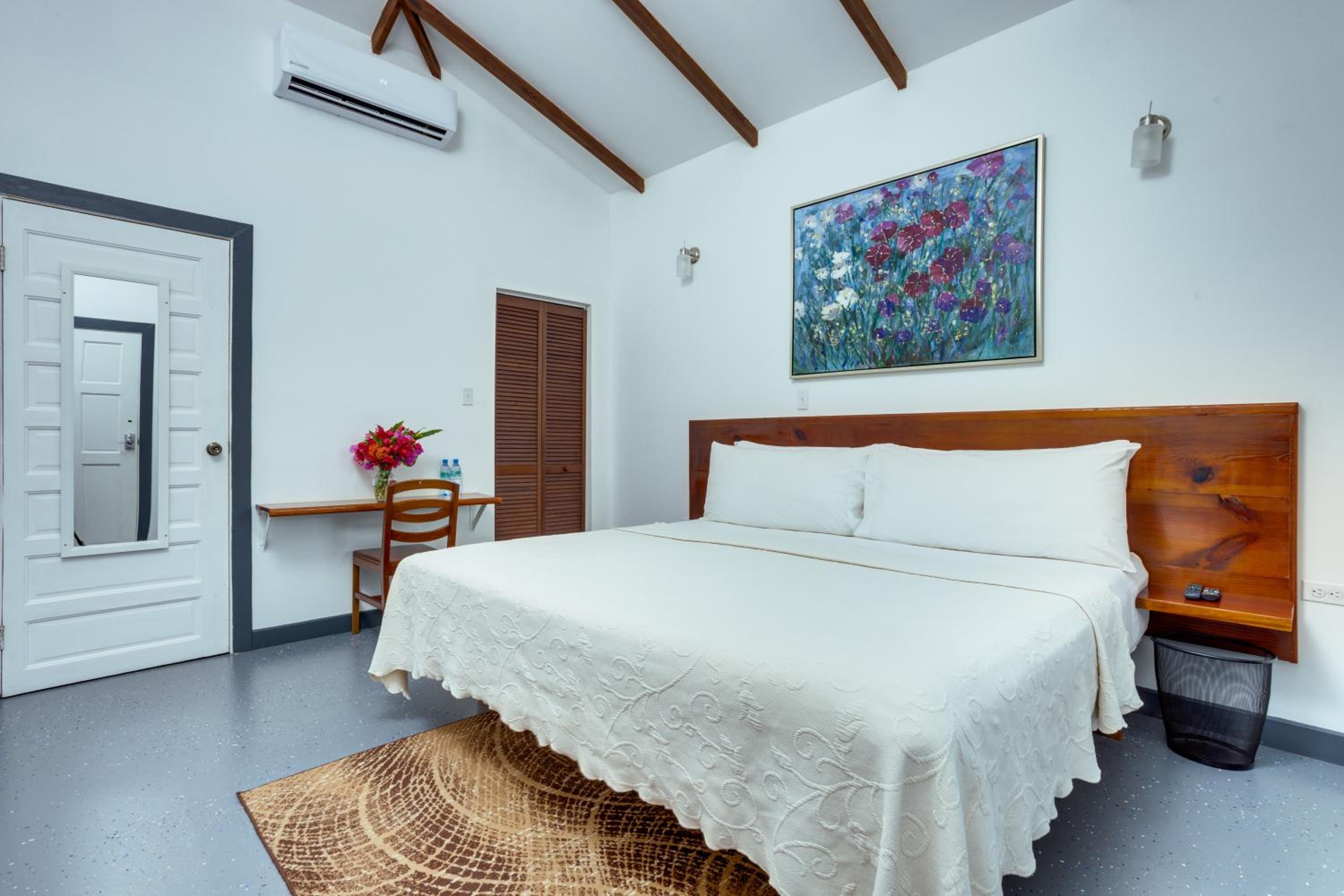 Comfort King Room photo 2