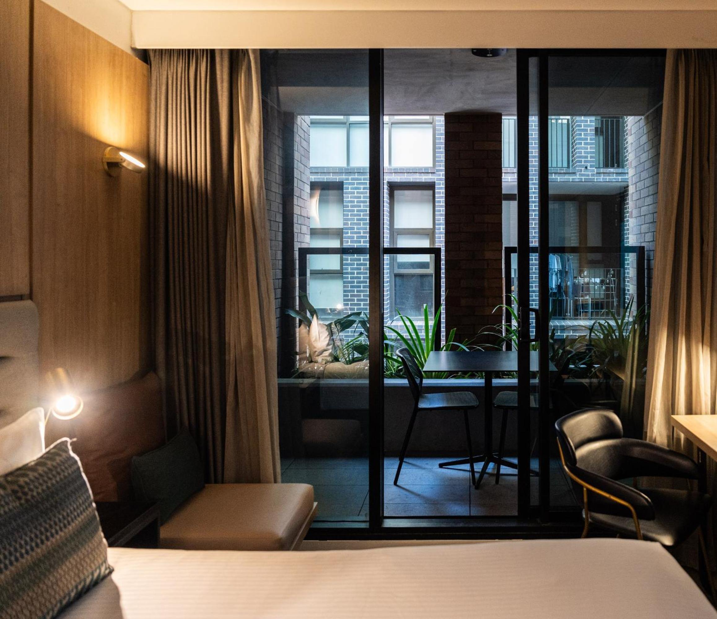 Double Room with Balcony thumbnail 5