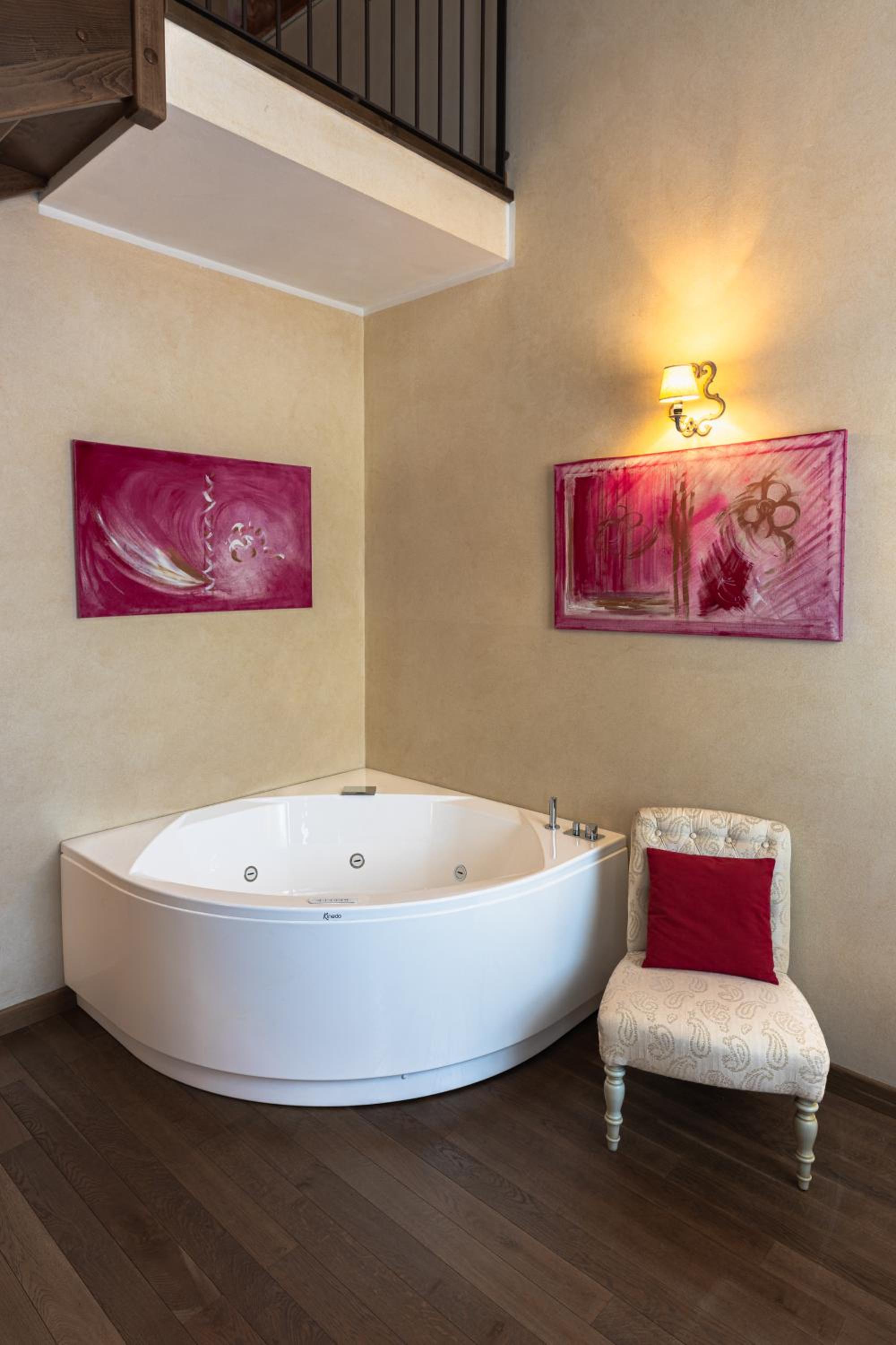 Double Room with Spa Bath - Photo 3