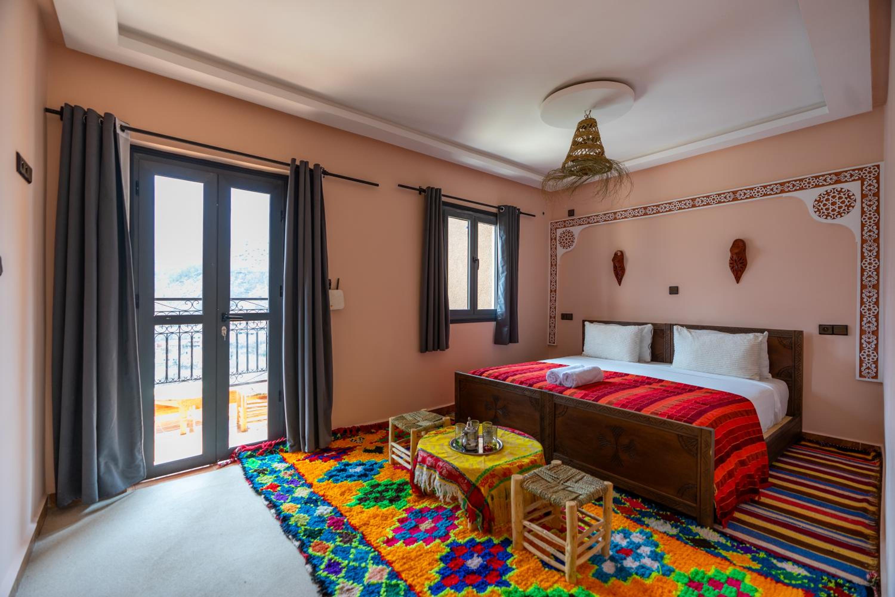 Double or Twin Room with Mountain View