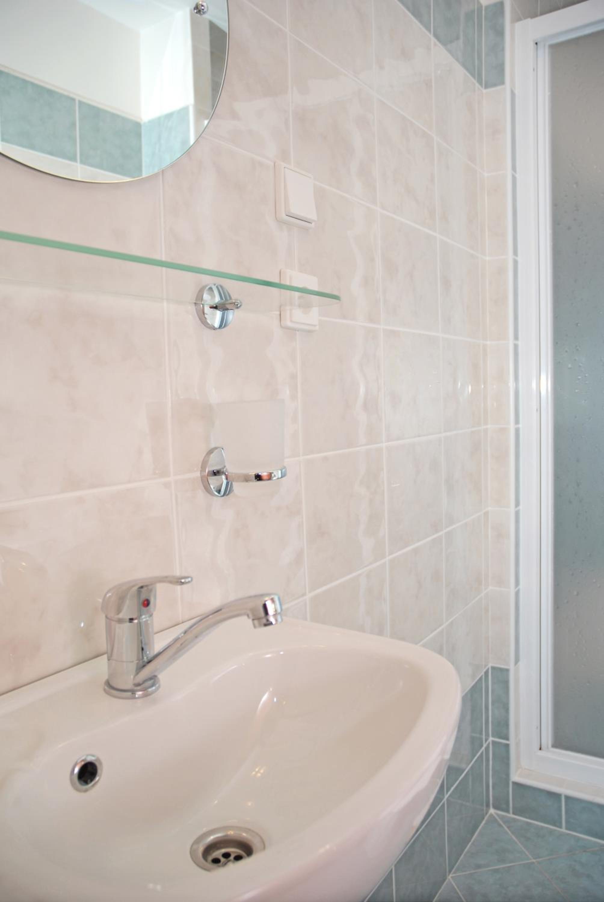 Double Room with Private Bathroom - Photo 3