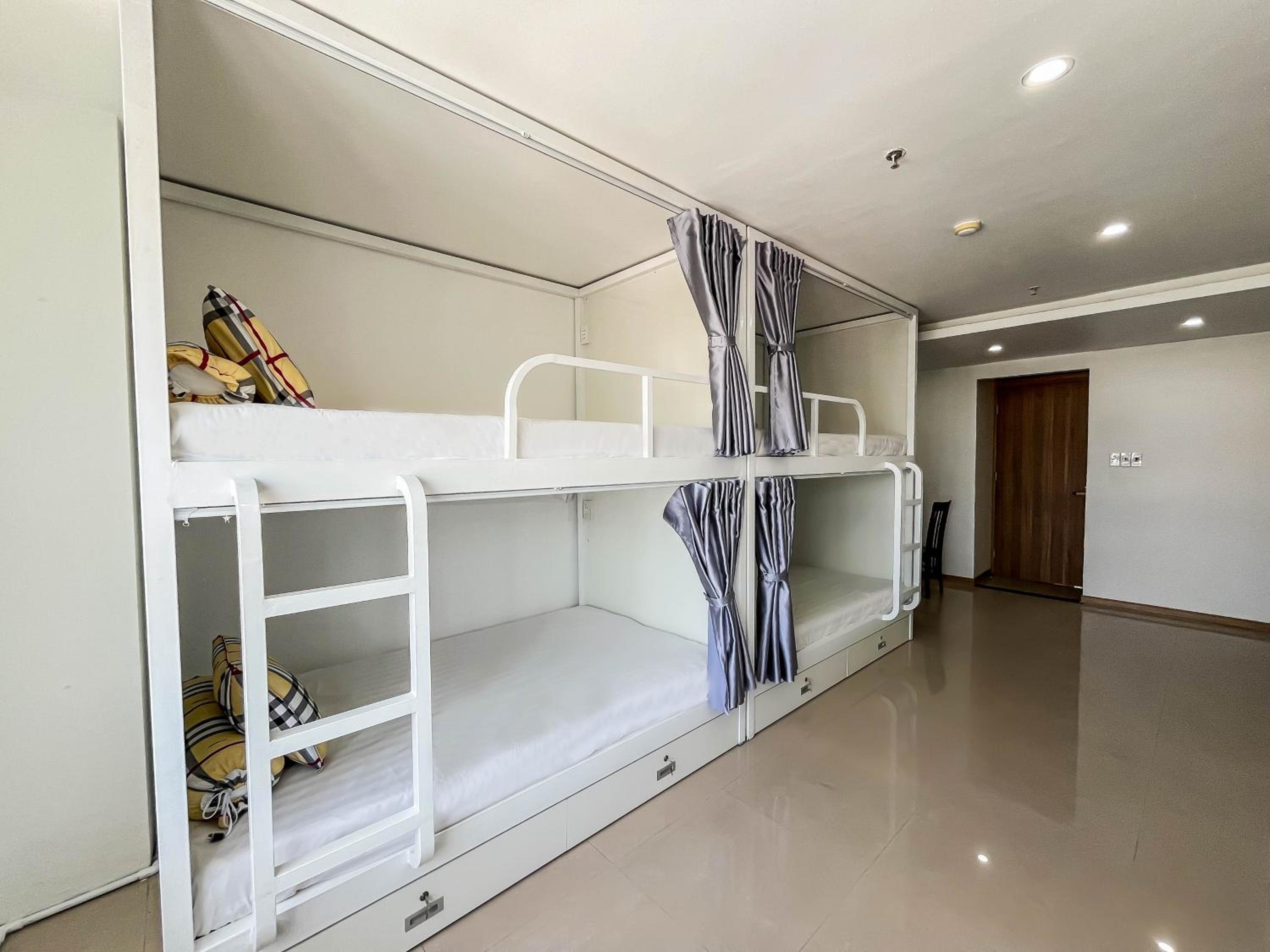 8-Bed Mixed Dormitory Room