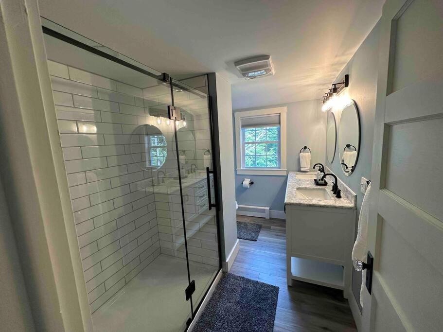Three-Bedroom House photo 2