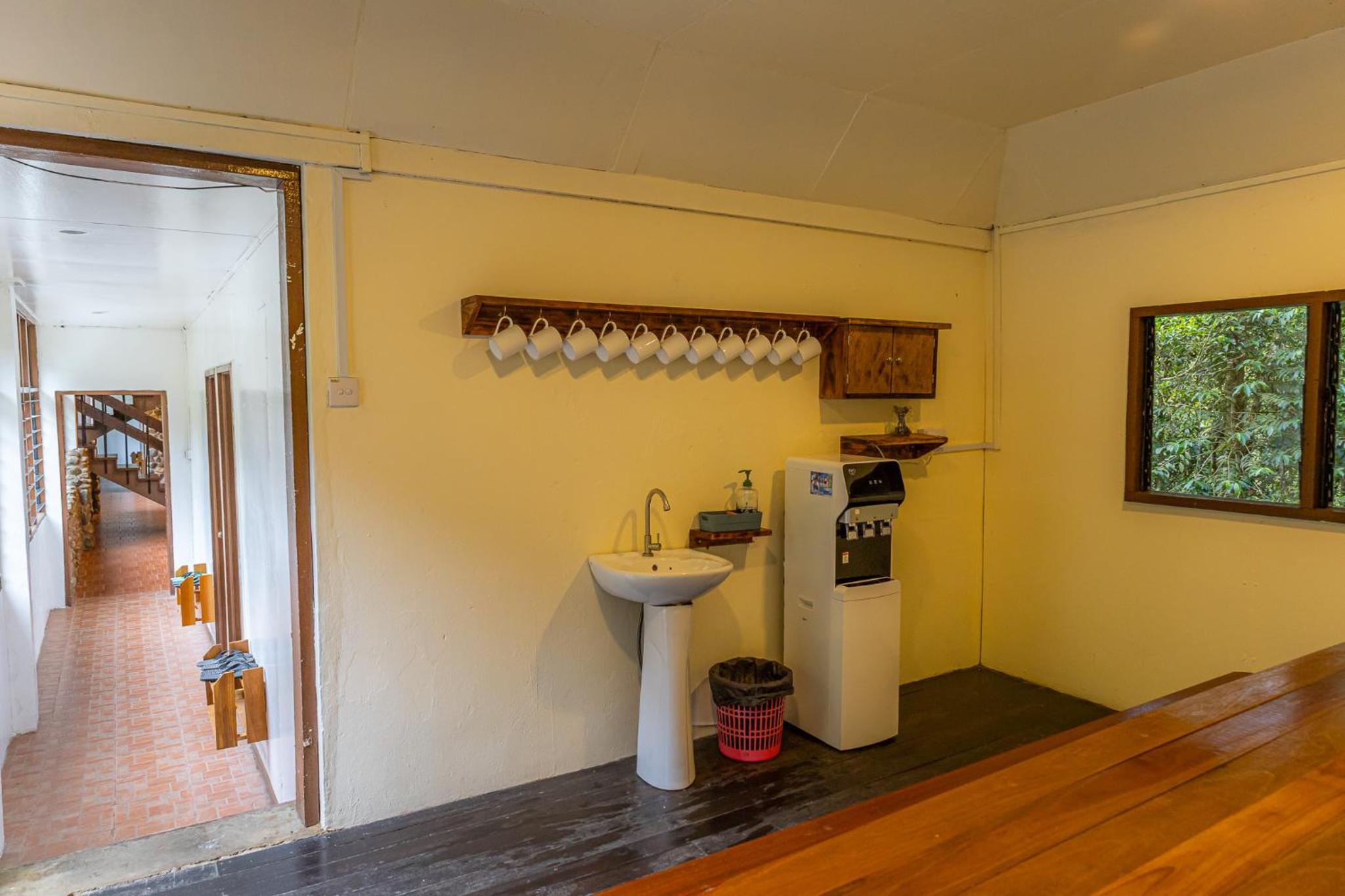 Rock Twin with Shared Bathroom - Photo 5