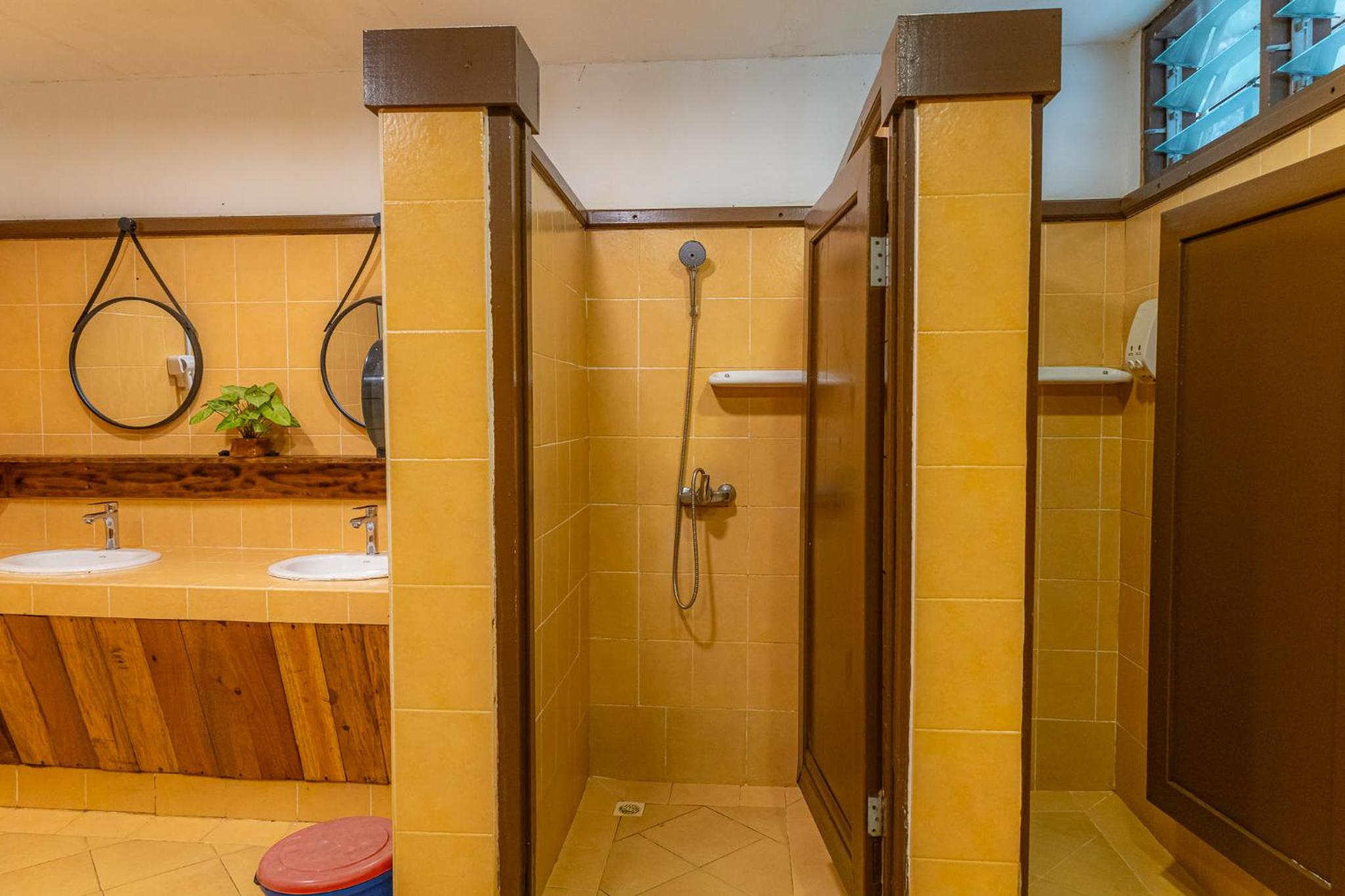 Rock Twin with Shared Bathroom - Photo 13
