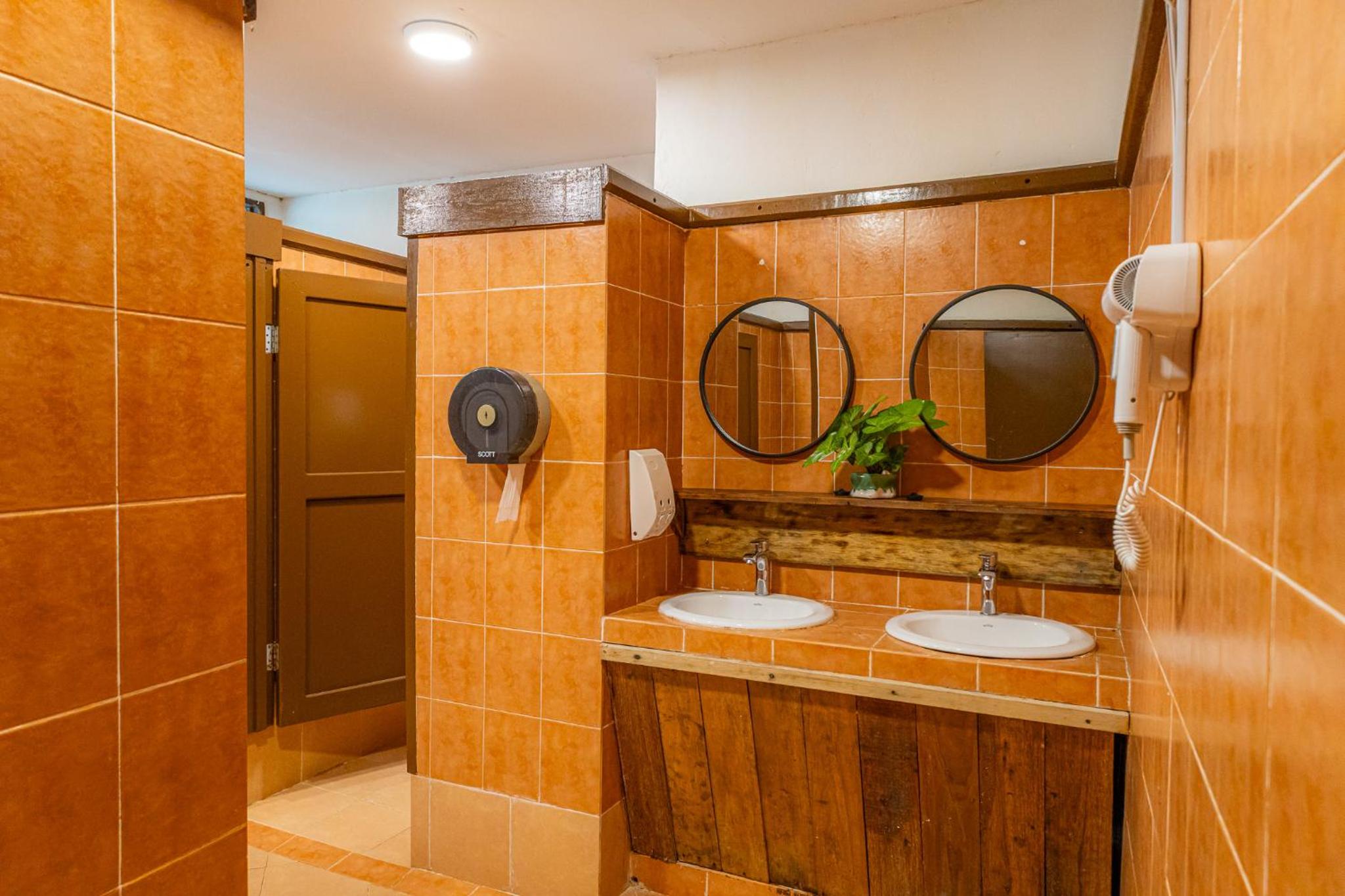 Rock Twin with Shared Bathroom - Photo 14