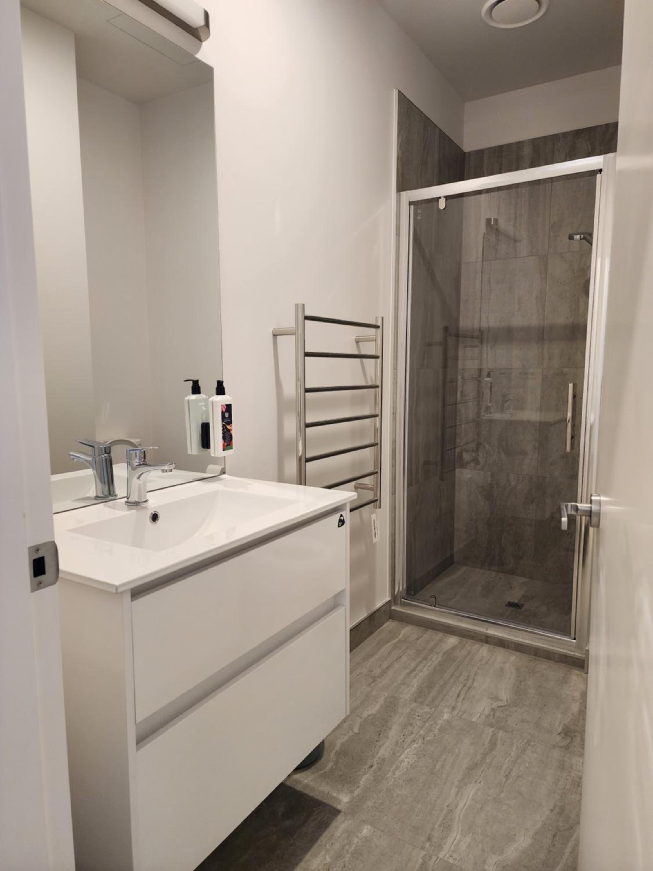 One-Bedroom Apartment - Photo 3