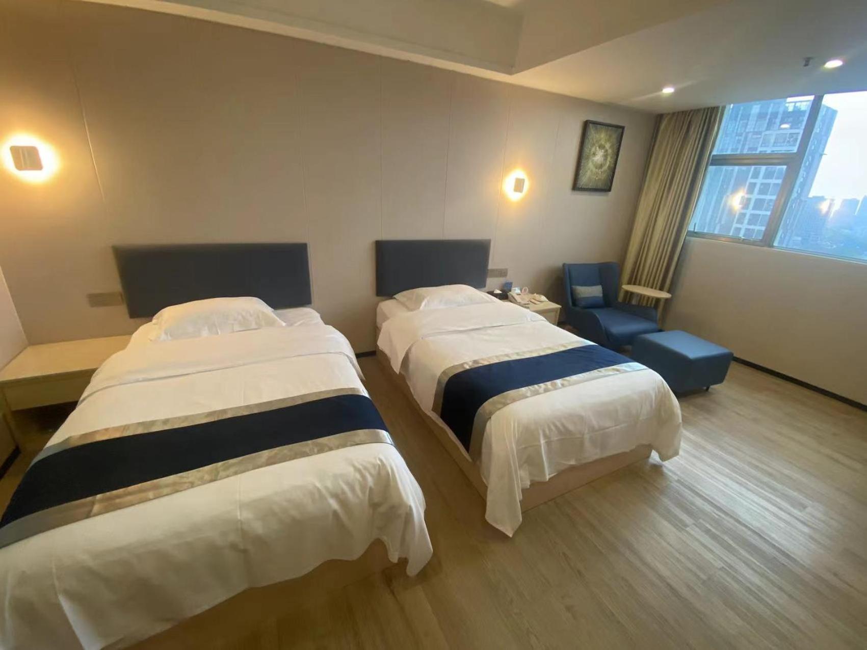 Deluxe Twin Room photo 3