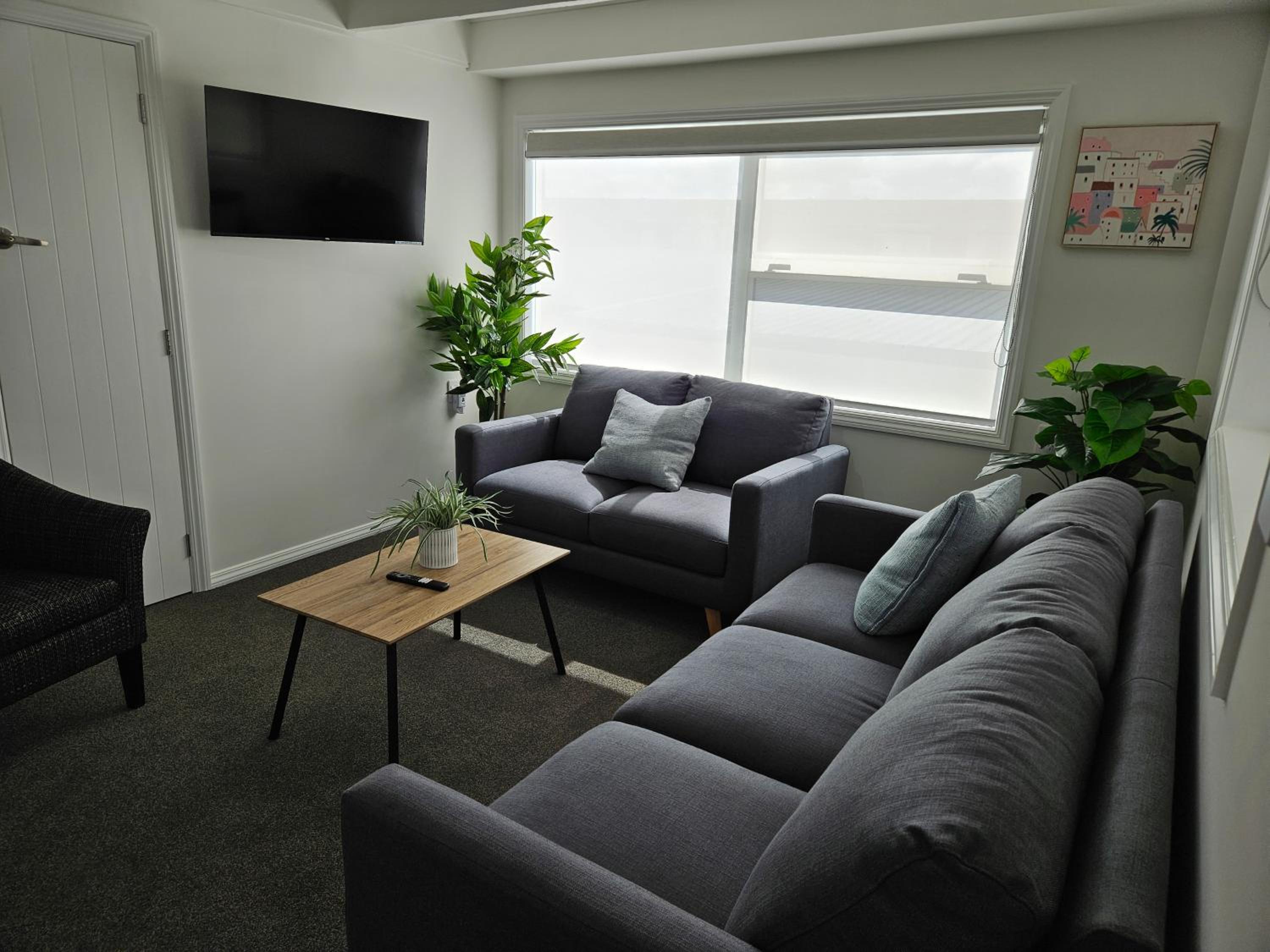 Apartment with Mountain View - Photo 3