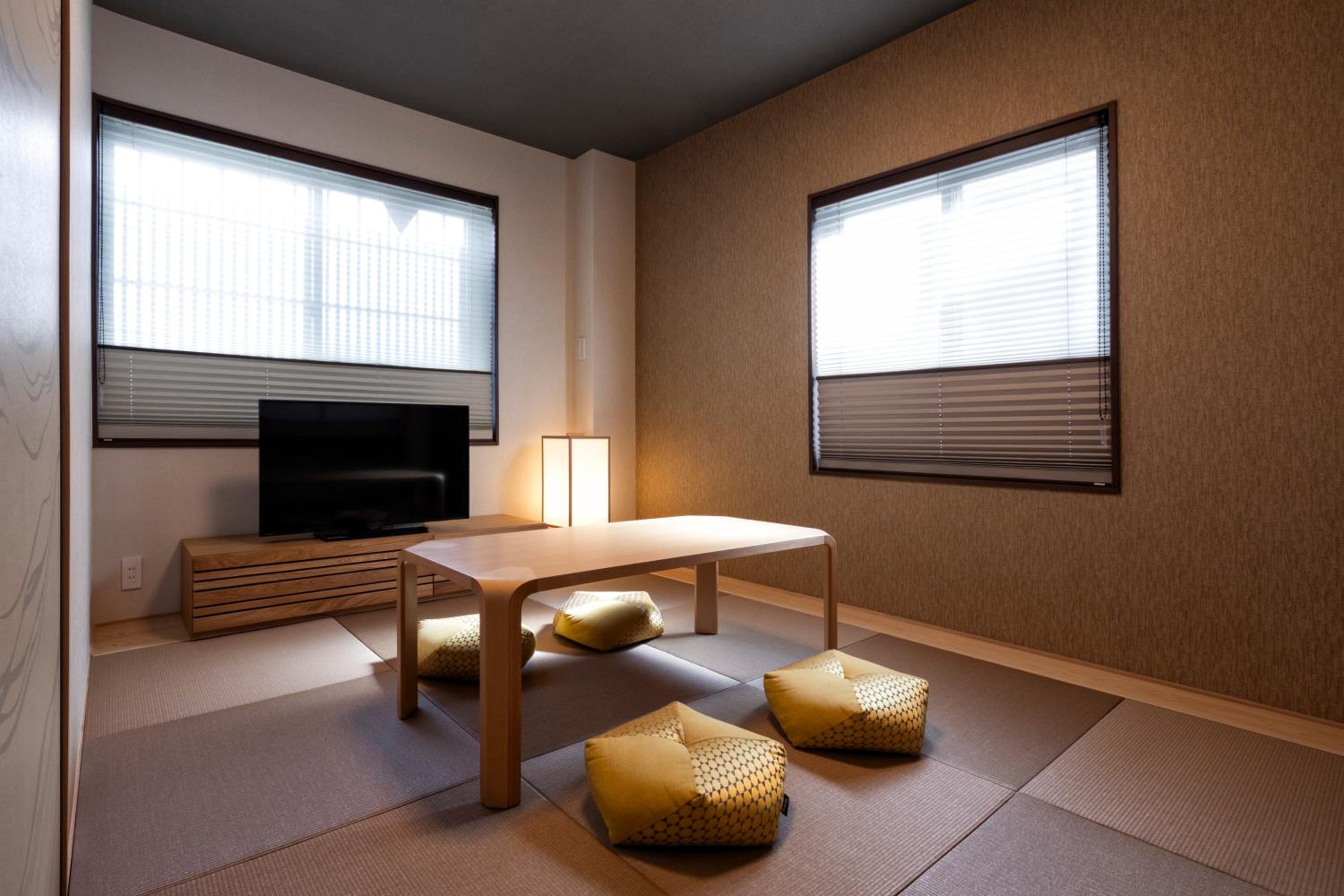 Suite - Photo 18
